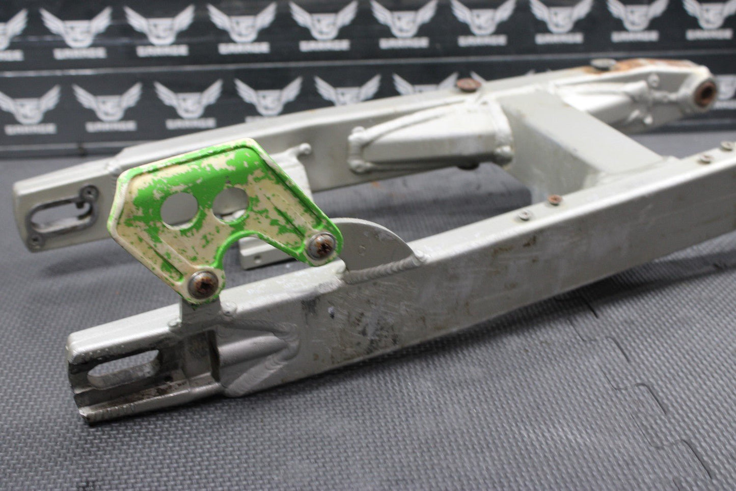 2001 KAWASAKI KX100 OEM SWINGARM SWING ARM SUSPENSION 33001 - 1543 - TX READ DESC! - hggarage