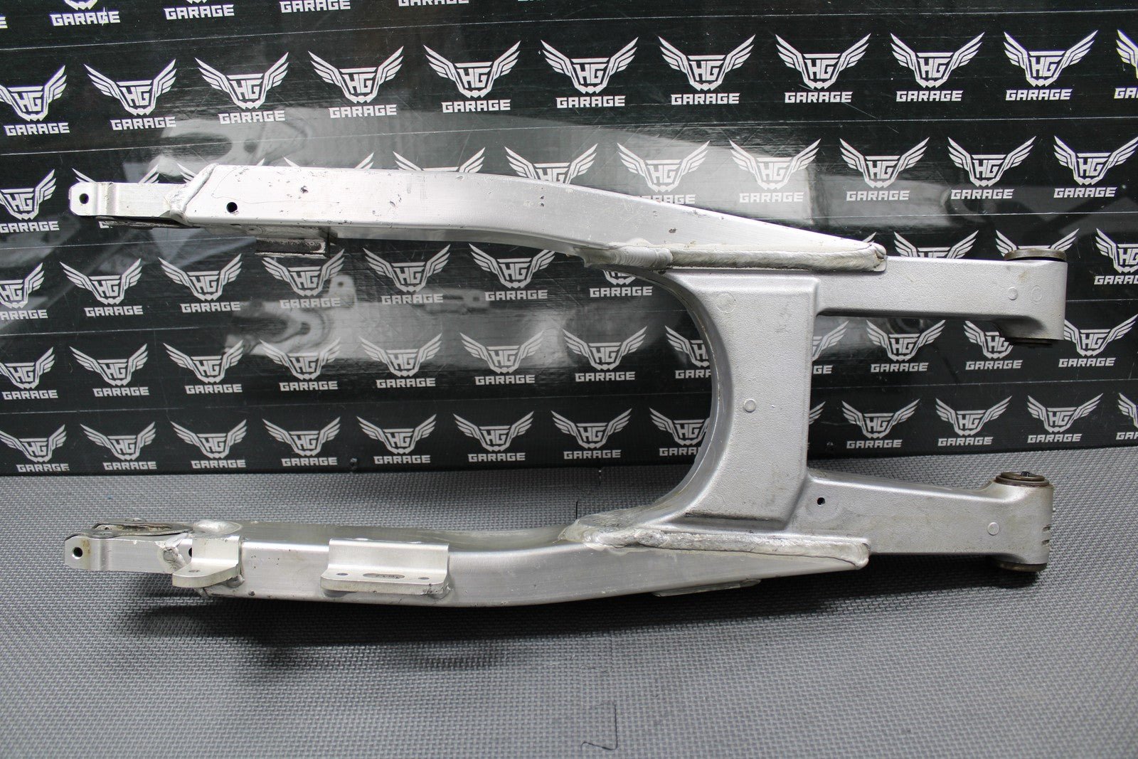 1995 SUZUKI RMX250 MODEL S OEM SWINGARM SWING ARM REAR SUSPENSION 61000 - 29E30 - hggarage