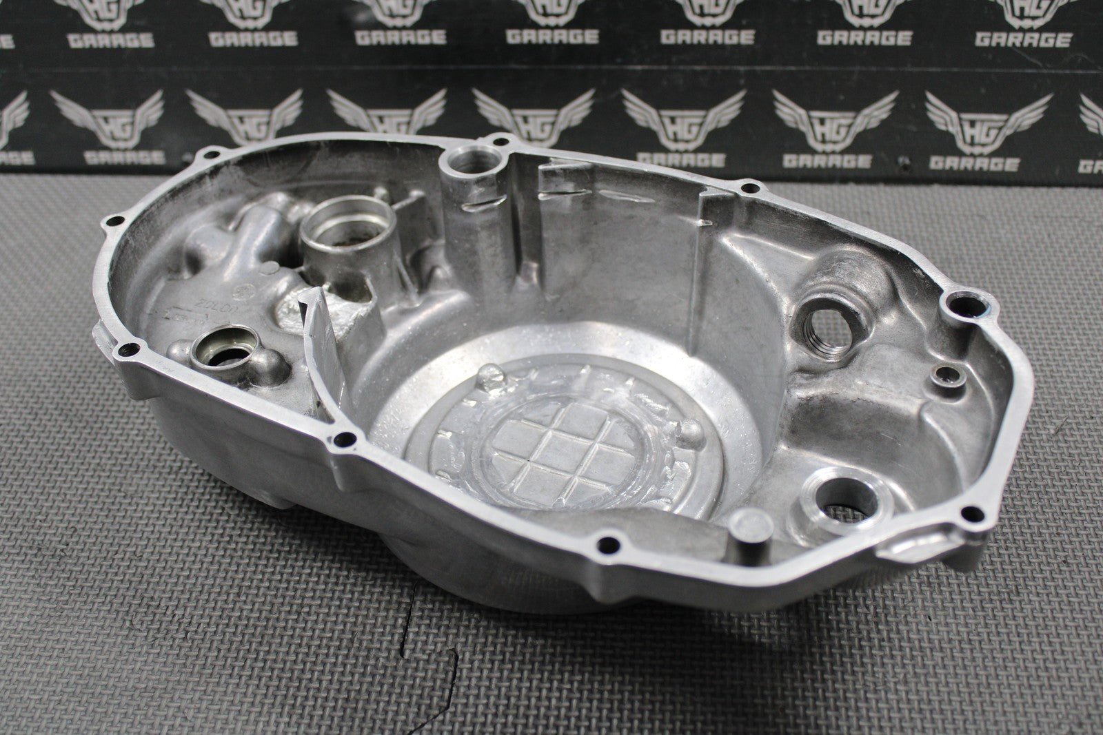 2001 YAMAHA BANSHEE 350 OEM POLISHED RIGHT CASE OUTER CLUTCH COVER 2GU - 15421 - 00 - hggarage