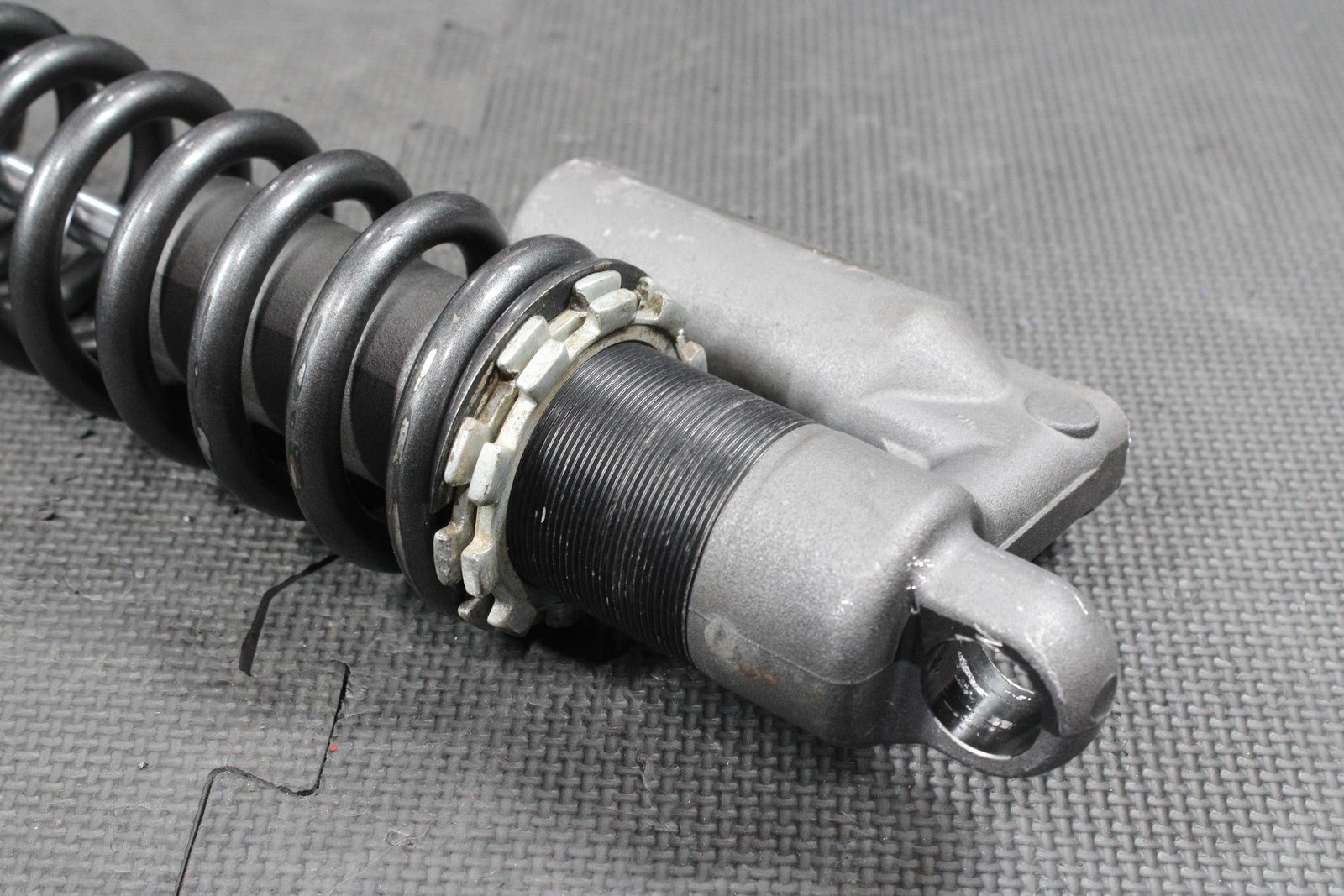 2014 KAWASAKI KX100 14 - 17 OEM REAR BACK SHOCK ABSORBER SUSPENSION 45014 - 0562 - 37M - hggarage