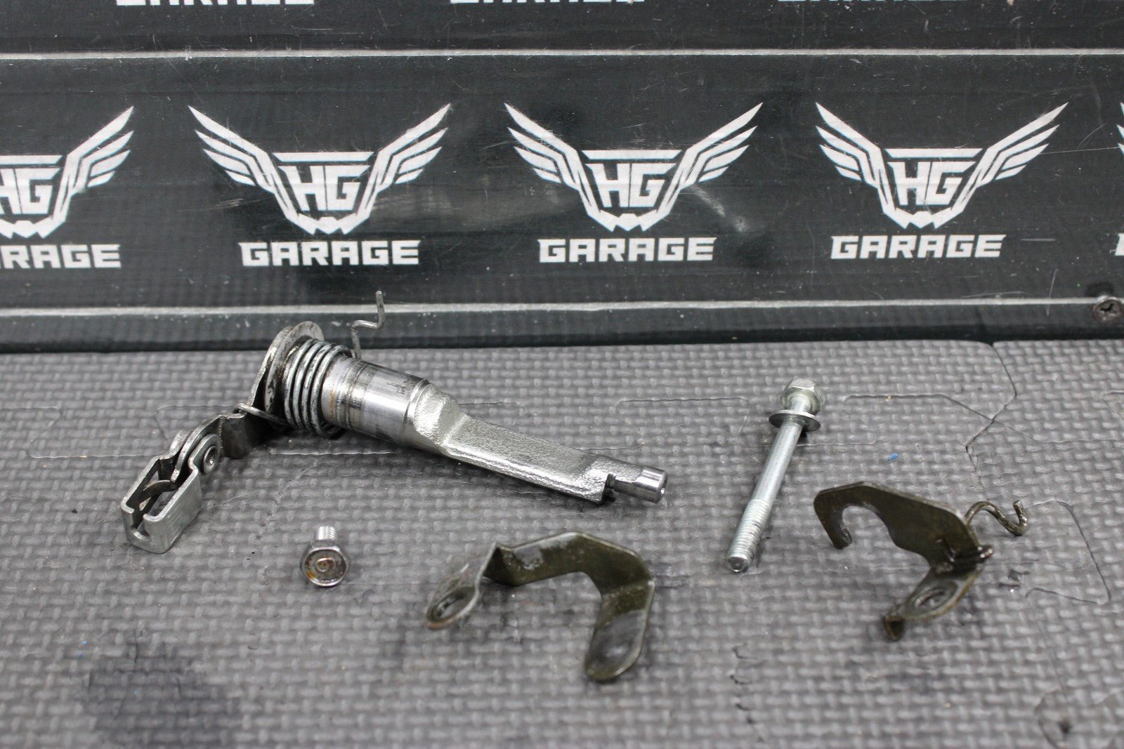 1991 YAMAHA BANSHEE 350 OEM CLUTCH PUSH LEVER ACTUATORCABLE HOLDER - hggarage