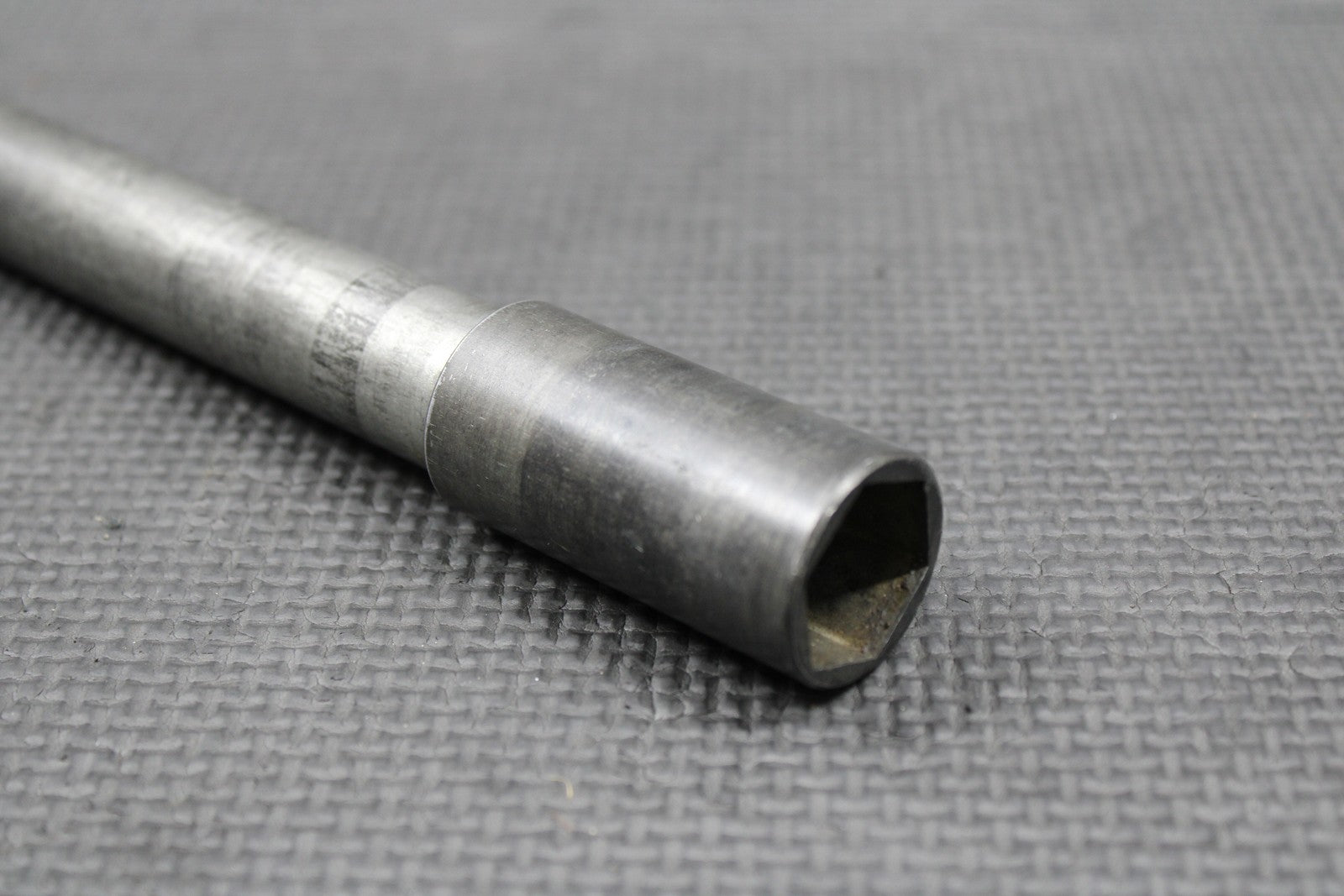 2005 HONDA CRF450R OEM FRONT WHEEL RIM AXLE PIVOT BOLT SHAFT 44301 - MEN - 000 - hggarage
