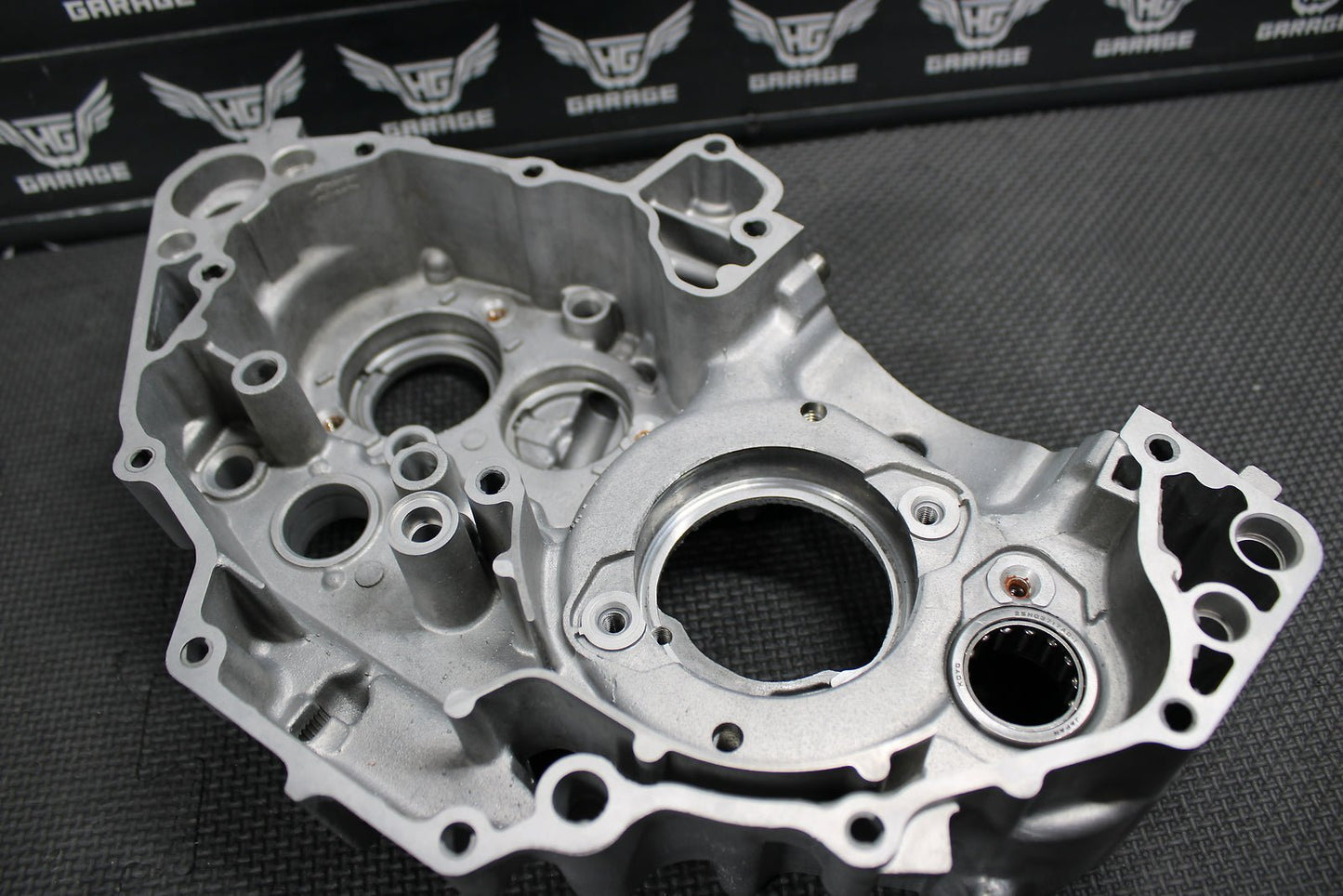 2002 Yamaha WR426F YZ426F OEM Left Side Crankcase Crank Case Half Bottom End - hggarage