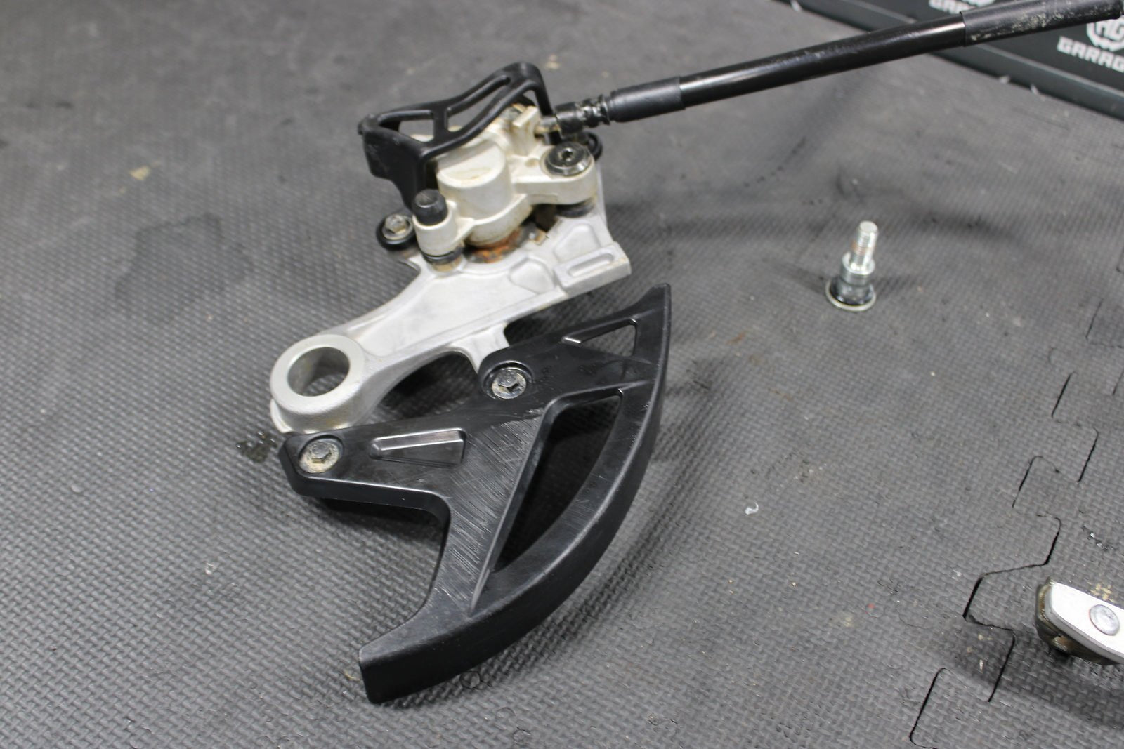 2016 HONDA CRF250R OEM NISSIN REAR BACK BRAKE CALIPER MASTER CYLINDER ASSEMBLY - hggarage