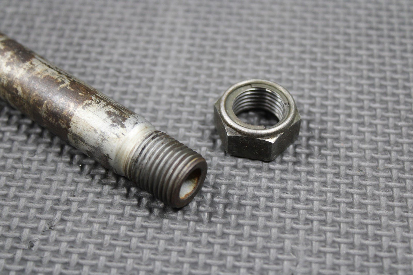 07 KAWASAKI KX250F OEM REAR BACK SWINGARM BOLT SUSPENSION PIVOT AXLE 33032 - 0012 - hggarage