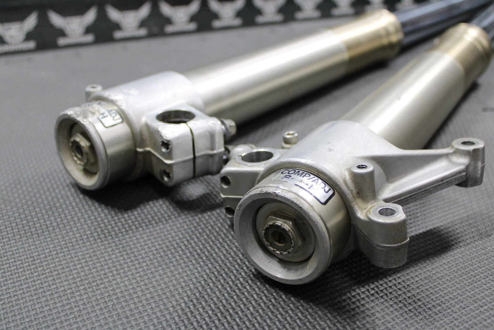2003 KAWASAKI KLX400SR OEM SHOWA RIGHT LEFT FRONT SUSPENSION FORKS SHOCKS GOOD! - hggarage