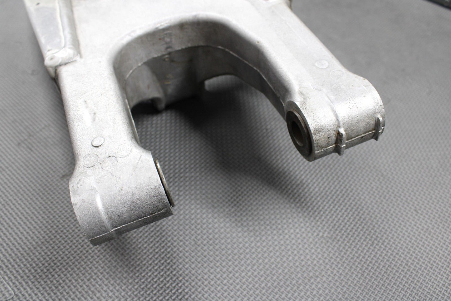1999 SUZUKI RM125 RM250 MODEL X OEM SWINGARM SWING ARM SUSPENSION 61000 - 37E10 - hggarage