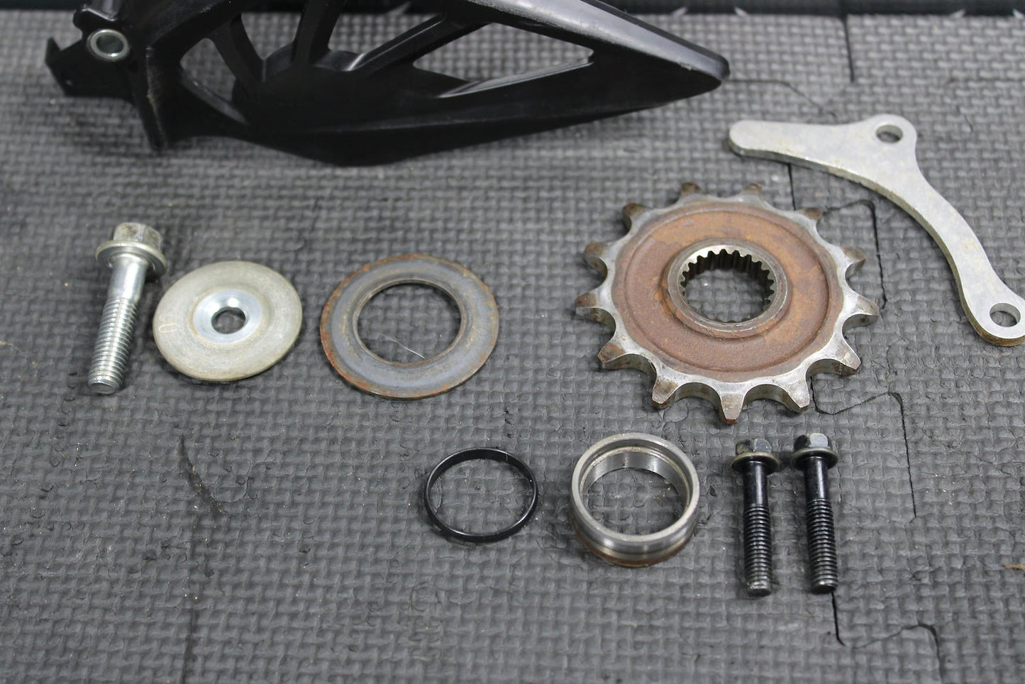 2016 HONDA CRF250R OEM MOTOR ENGINE FRONT SPROCKET COVER 23810 - MEN - A30 - hggarage