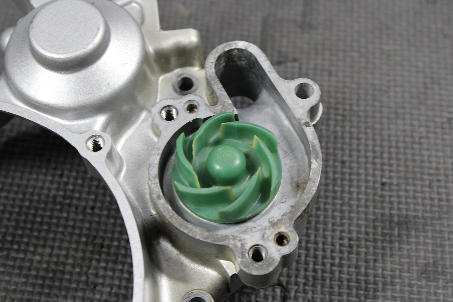 1992 YAMAHA YZ125 OEM ENGINE MOTOR INNER CLUTCH COVER 3JD - 15431 - 00 - 00 - hggarage
