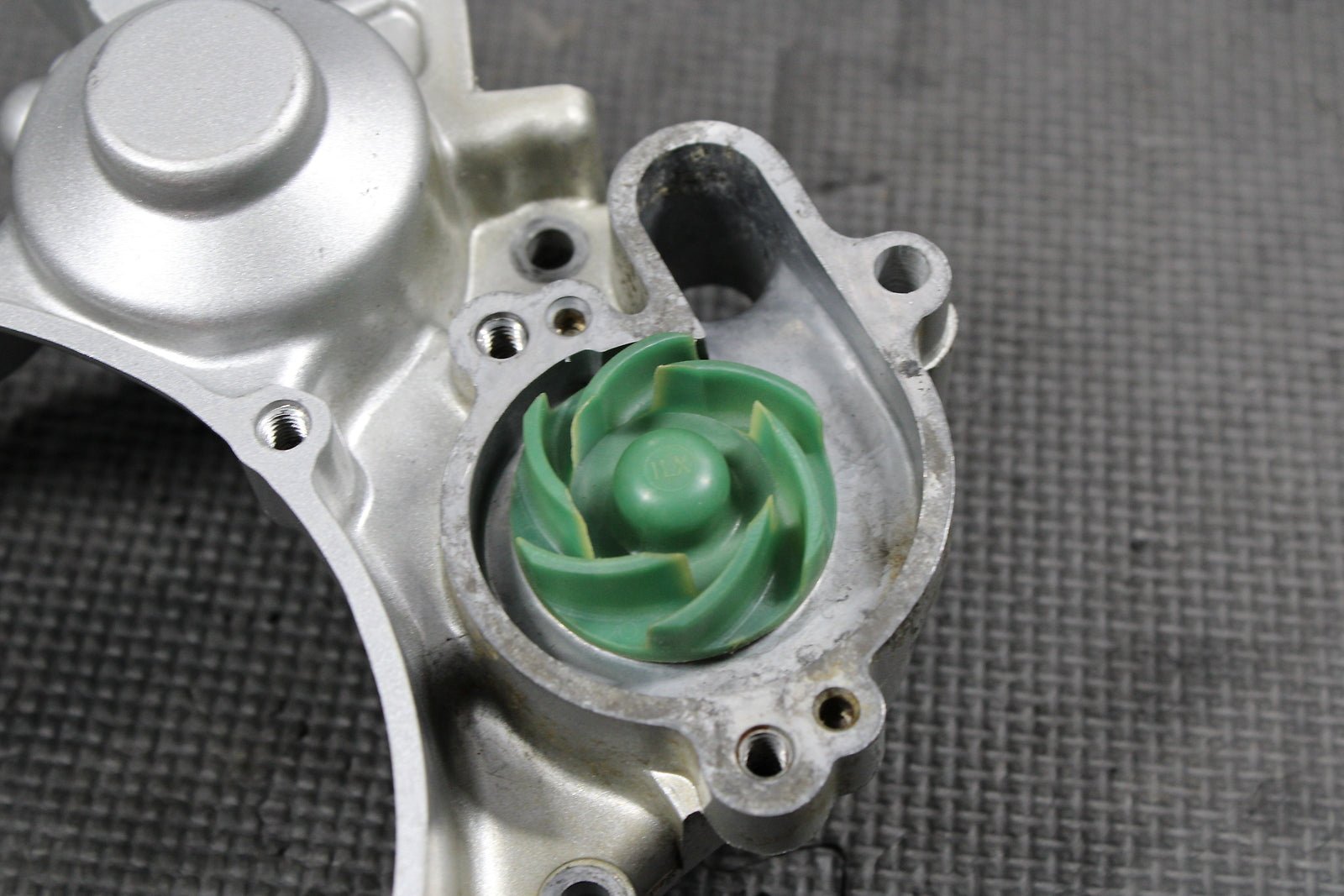 1992 YAMAHA YZ125 OEM ENGINE MOTOR INNER CLUTCH COVER 3JD - 15431 - 00 - 00 - hggarage