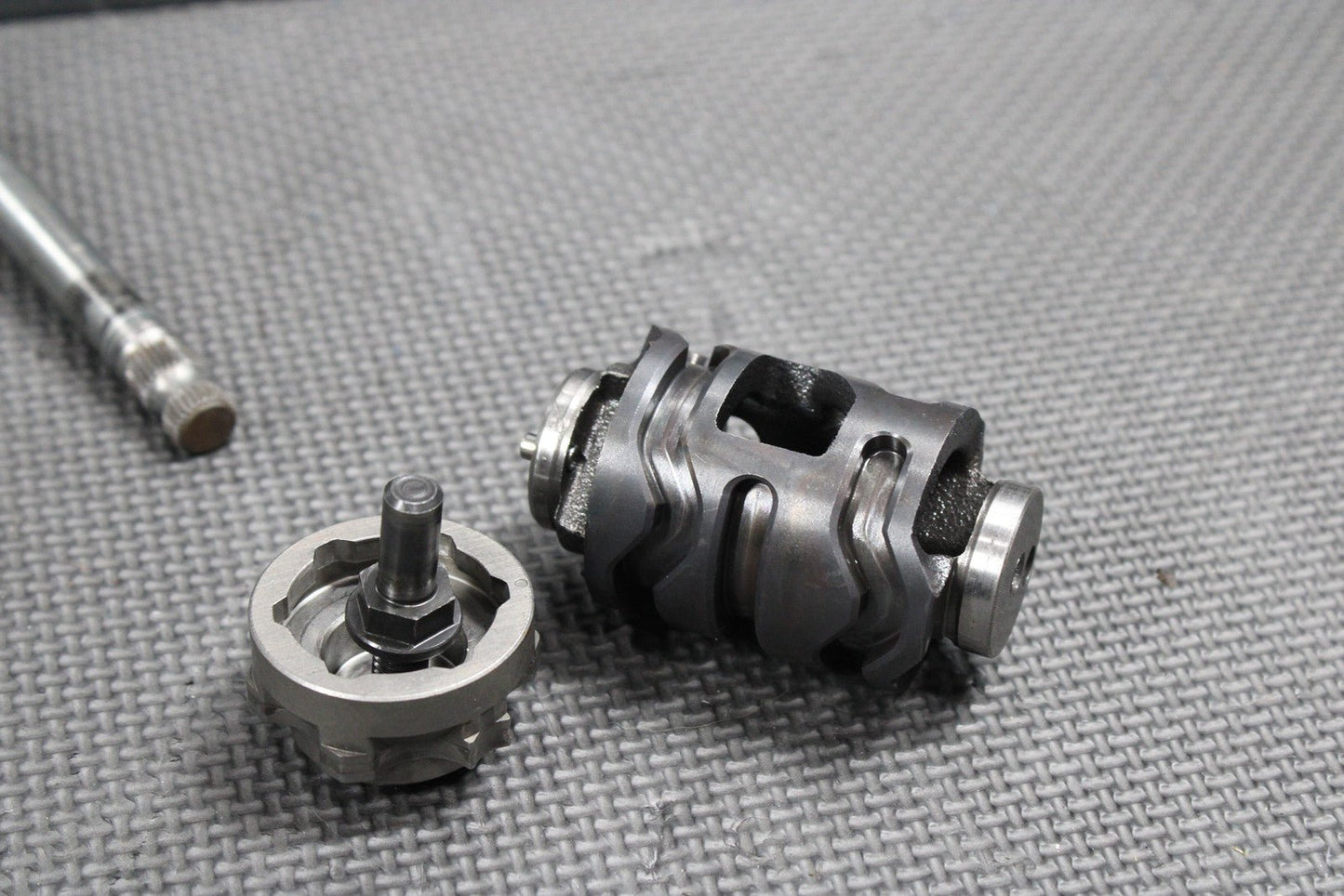 2006 YAMAHA YZ250F OEM ENGINE TRANSMISSION TRANNY GEAR BOX SHIFT SHAFT GEARS - hggarage