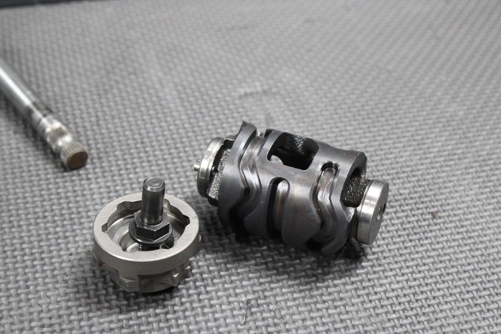 2006 YAMAHA YZ250F OEM ENGINE TRANSMISSION TRANNY GEAR BOX SHIFT SHAFT GEARS - hggarage