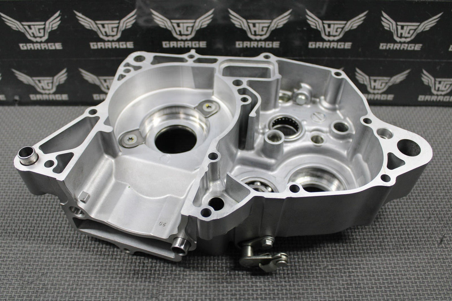 2020 SUZUKI RMZ250 OEM LEFT RIGHT ENGINE CRANKCASE CRANK CASES 11301 - 49850 MINT! - hggarage