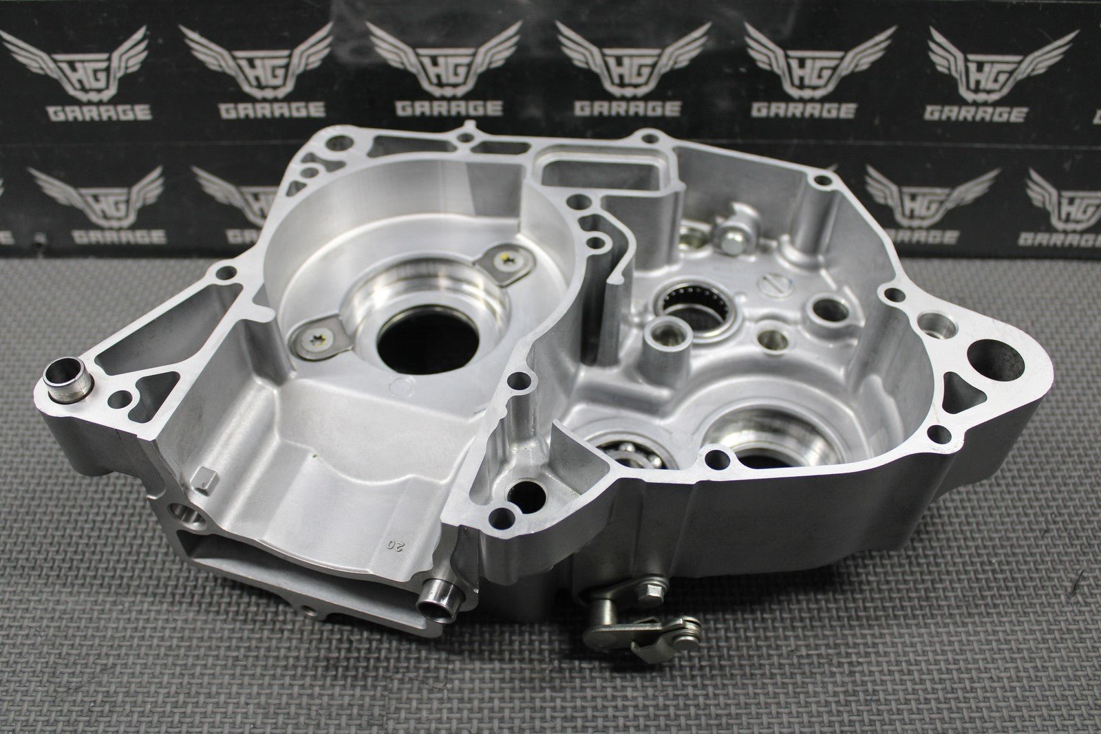 2020 SUZUKI RMZ250 OEM LEFT RIGHT ENGINE CRANKCASE CRANK CASES 11301 - 49850 MINT! - hggarage