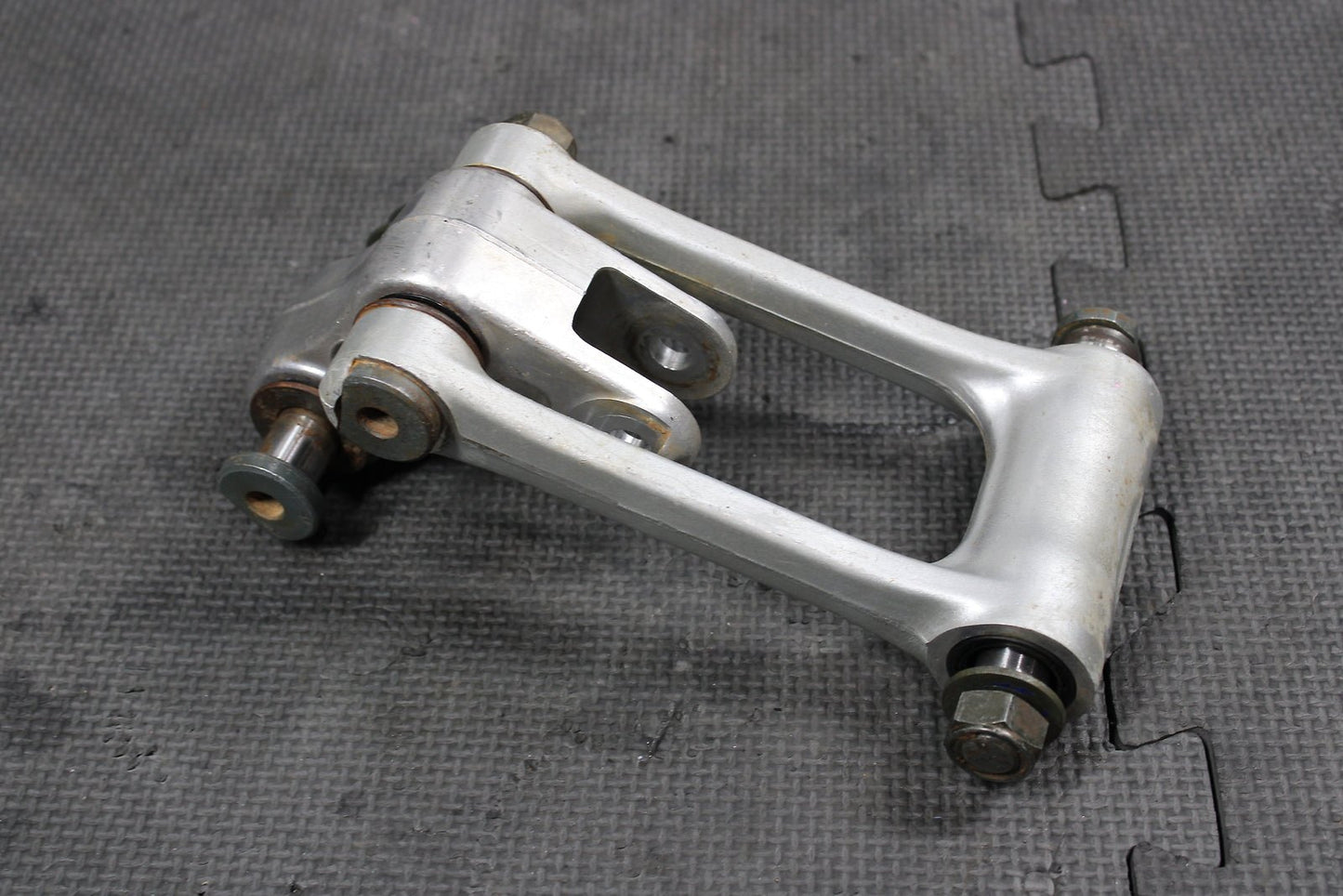 2002 YAMAHA YZ426F OEM REAR SHOCK LINKAGE LINKS 5NY - 2217A - 00 - 00 5NY - 2217F - 00 - 0 - hggarage