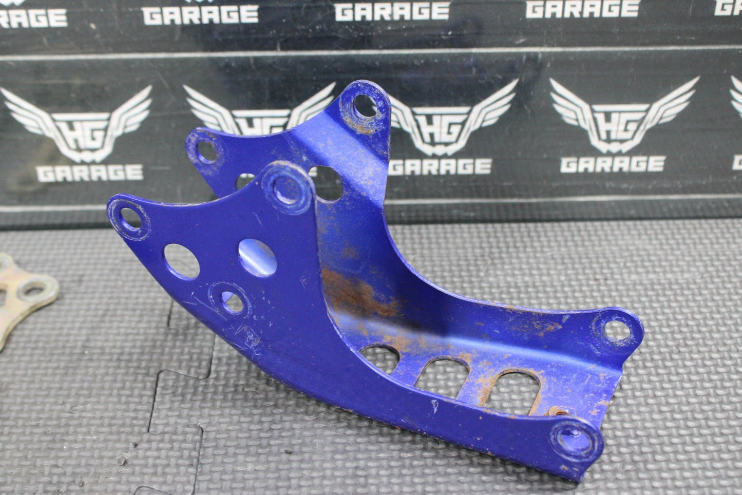 2000 YAMAHA 00 - 04 TTR125L OEM ENGINE MOTOR MOUNT STAY BRACKETS - hggarage