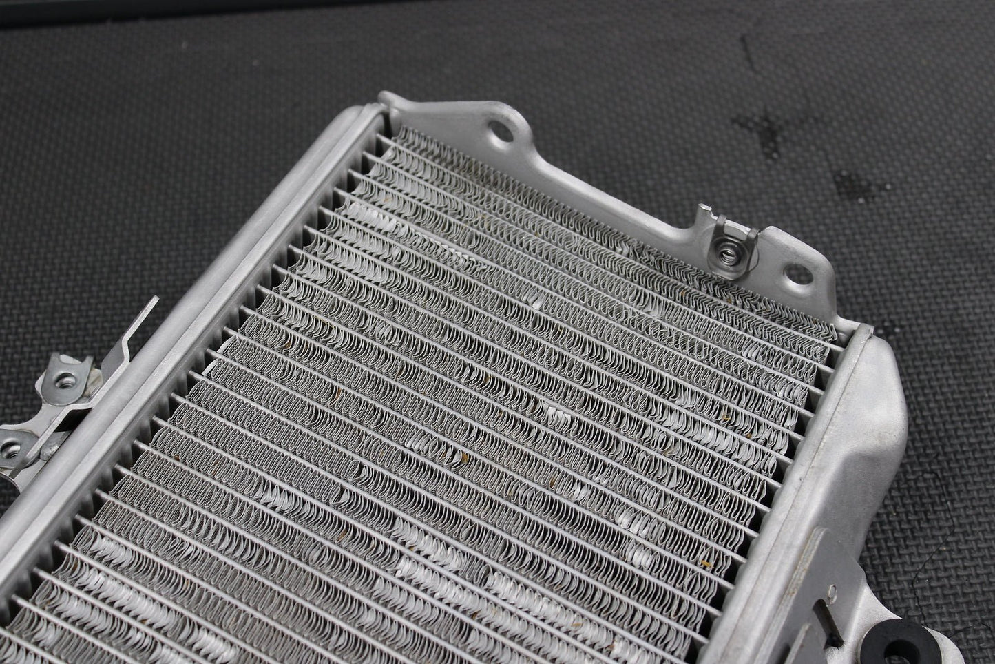 1999 Honda CR125R OEM Engine Motor Cooling Cooler Radiator 19100 - KZ4 - J10 - hggarage