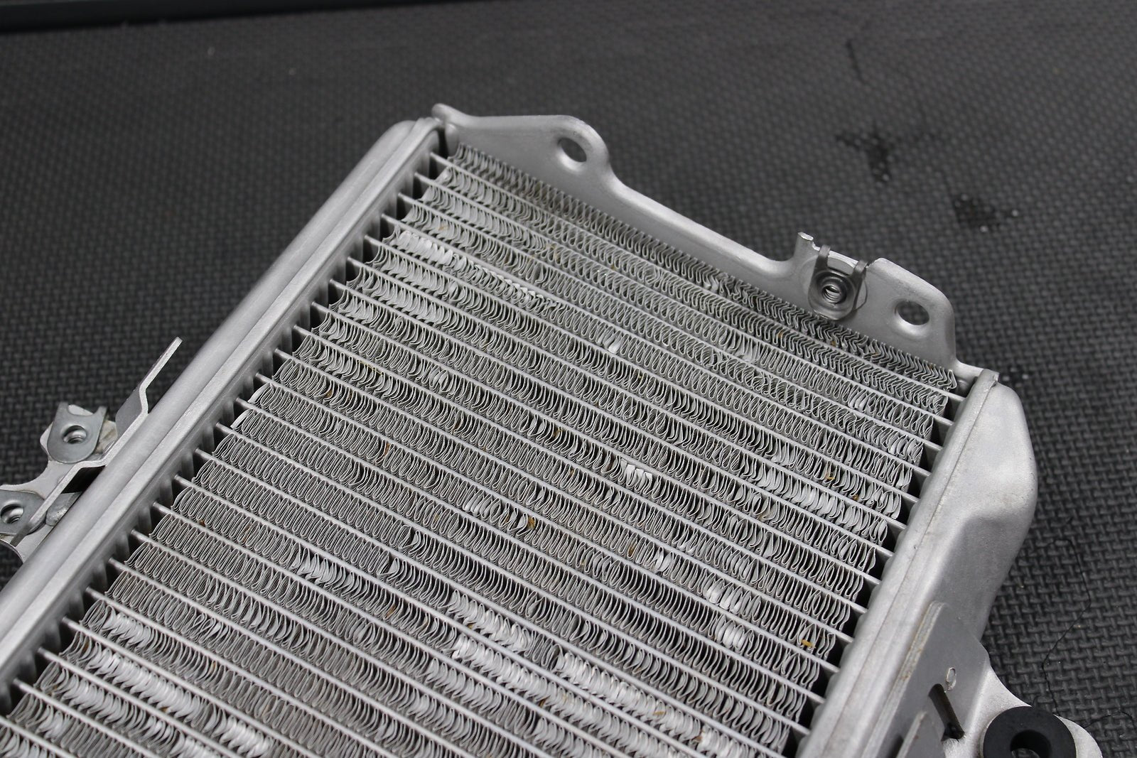 1999 Honda CR125R OEM Engine Motor Cooling Cooler Radiator 19100 - KZ4 - J10 - hggarage