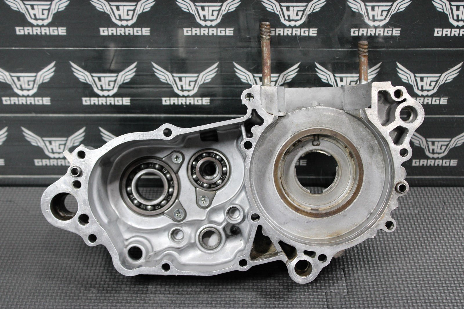 1997 97 - 99 KAWASAKI KX250 OEM LEFT ENGINE MOTOR CRANKCASE CRANK CASES BLOCK - hggarage