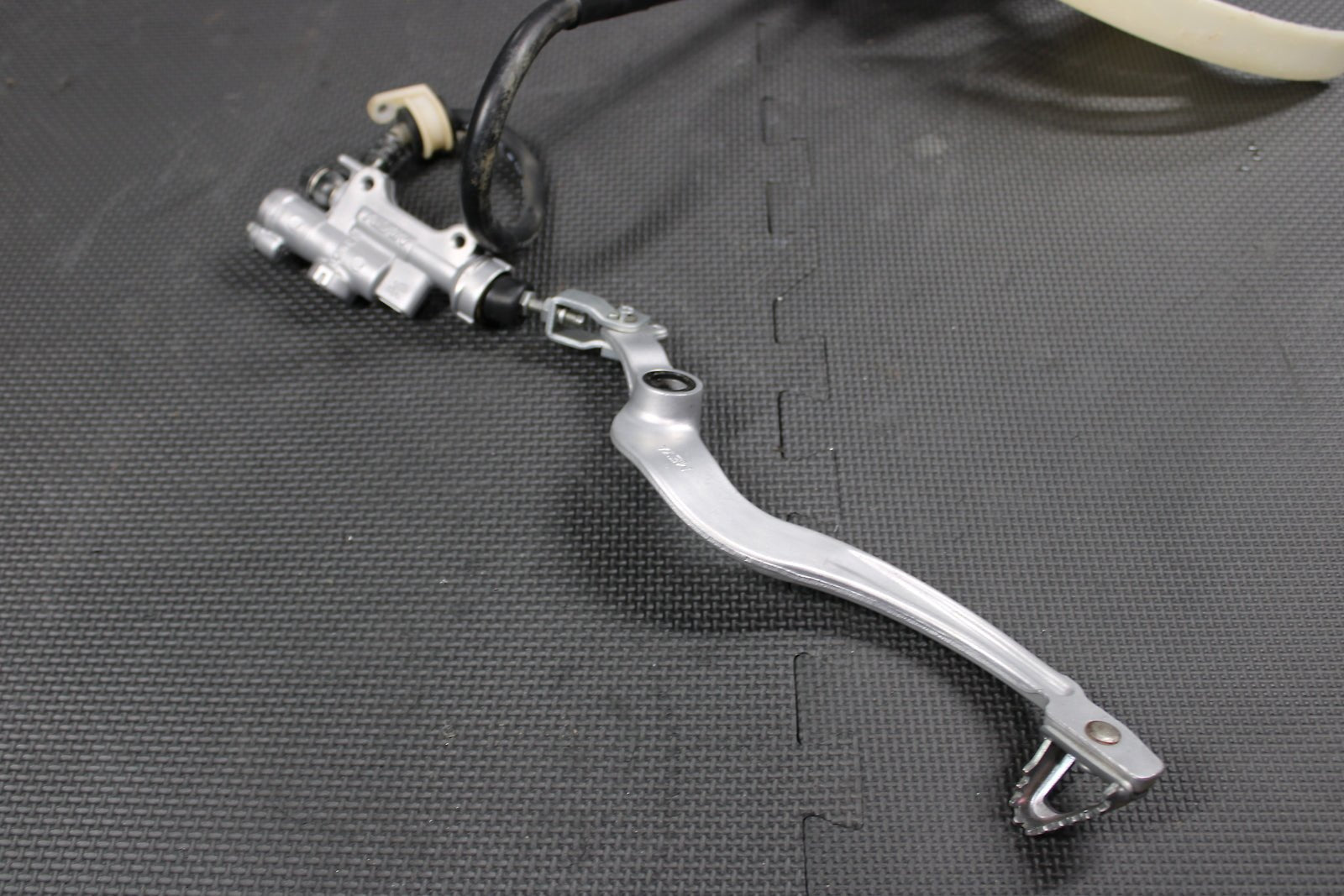 2006 HONDA CRF450X OEM NISSIN REAR BACK BRAKE CALIPER MASTER CYLINDER LEVER - hggarage