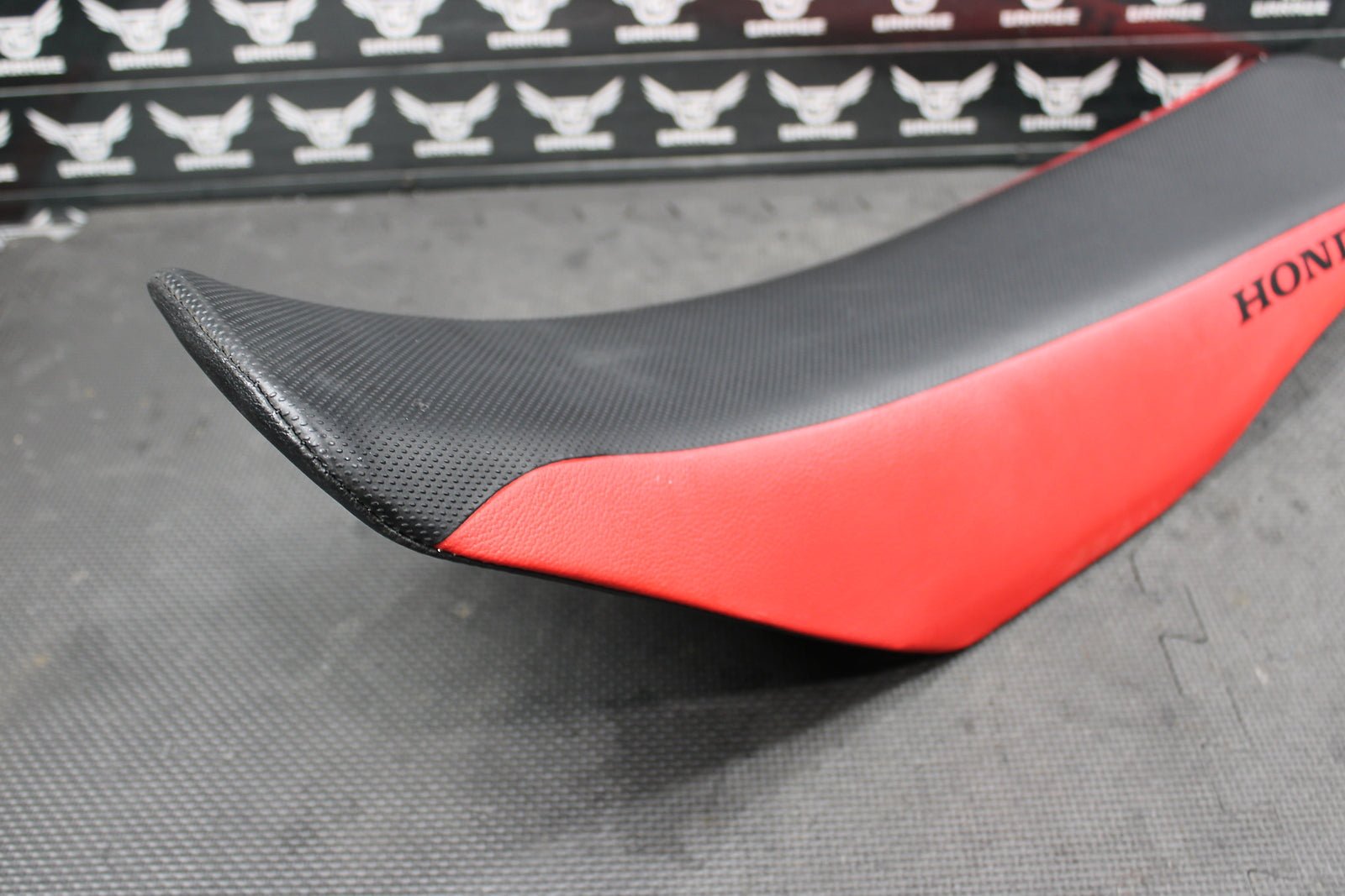 2004 HONDA CRF250R OEM SEAT SADDLE 77100 - KRN - 730 - hggarage