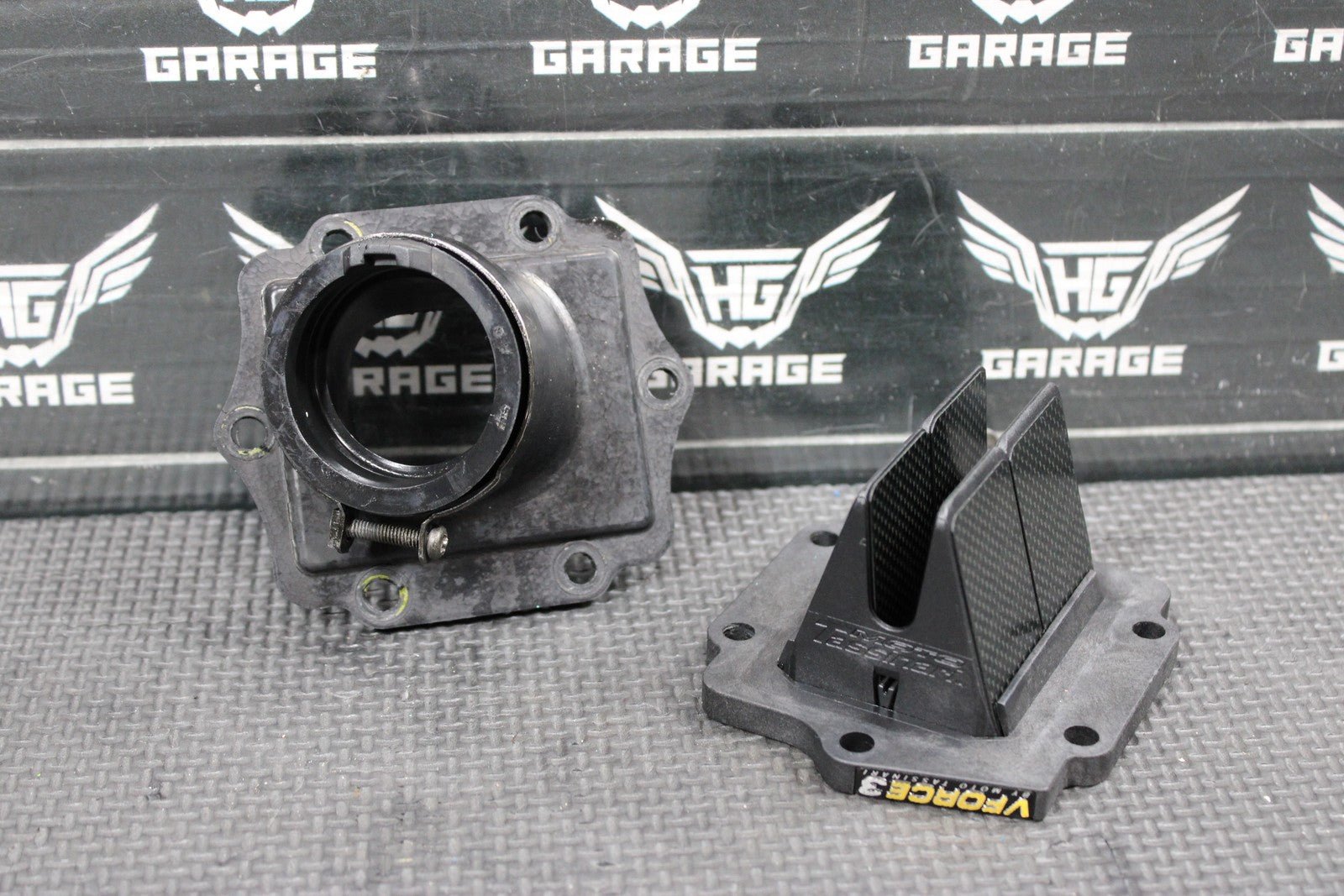 1996 KAWASAKI KX125 V FORCE INTAKE REED BLOCK CARBURATOR HOLDER ASSEMBLY - hggarage