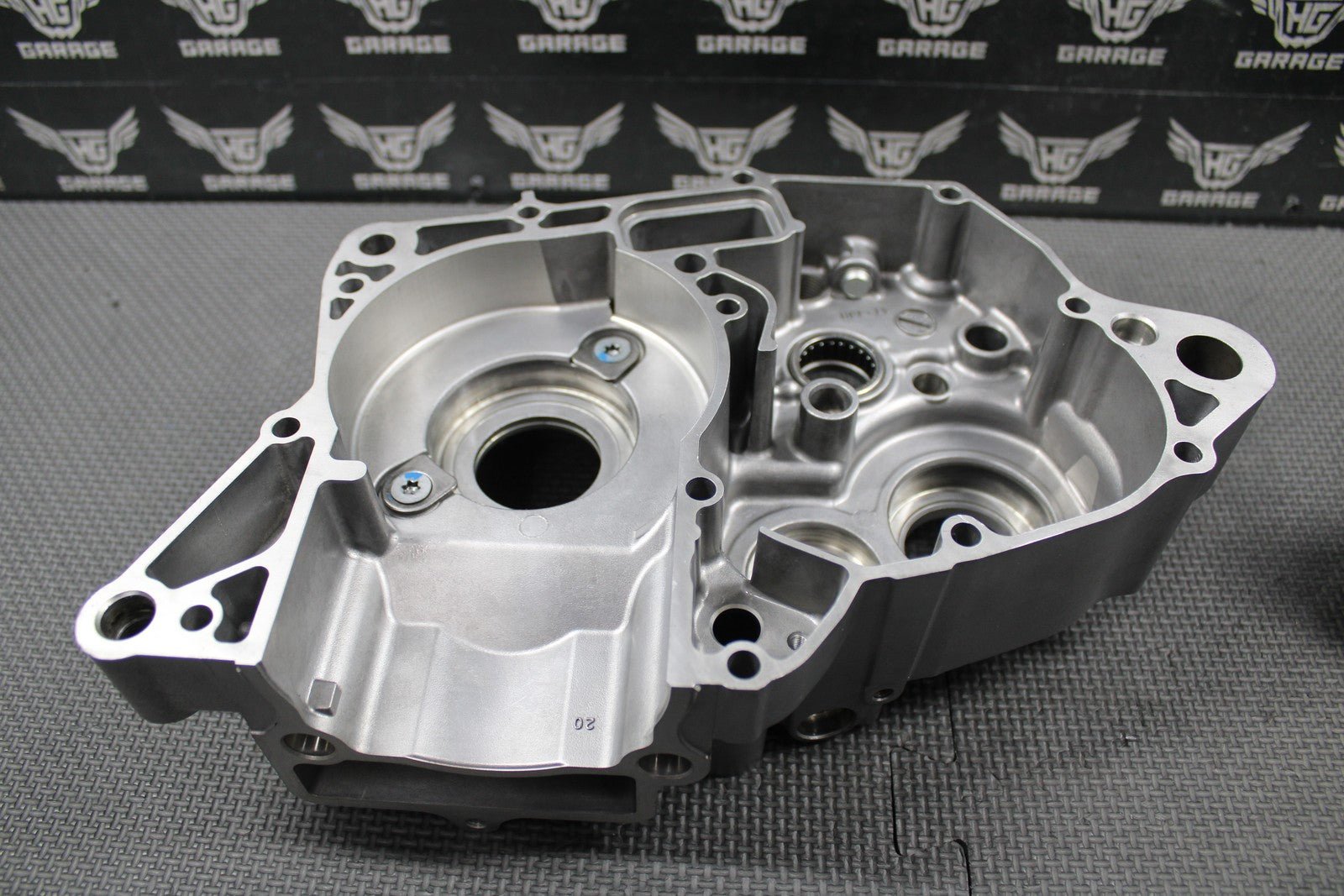 2019 SUZUKI 19 - 25 RMZ250 OEM LEFT RIGHT ENGINE CRANKCASE CRANK CASES BLOCK MINT! - hggarage