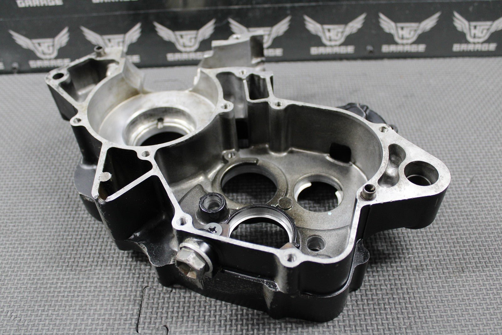 1988 HONDA CR125R OEM RIGHT ENGINE MOTOR CRANKCASE CRANK CASE 111A0 - KS6 - 830 GOOD - hggarage
