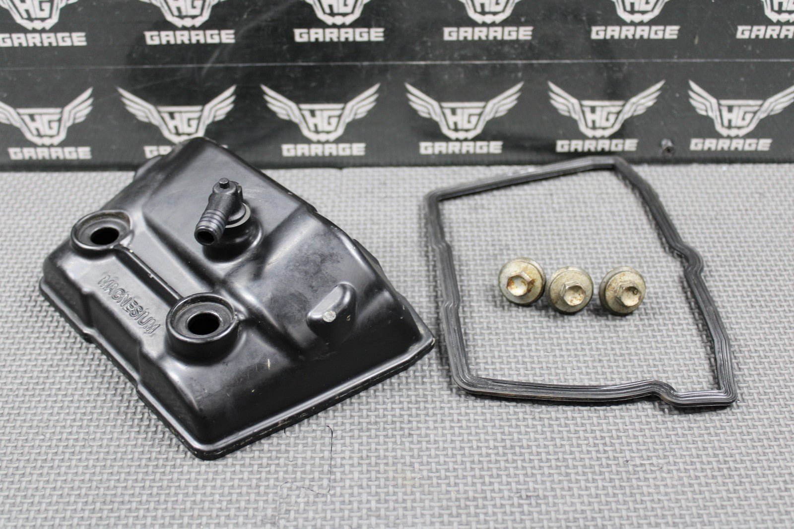 2010 06 - 13 KTM 250 XCF - W OEM ENGINE MOTOR CYLINDER HEAD VALVE COVER 77036052100 - hggarage