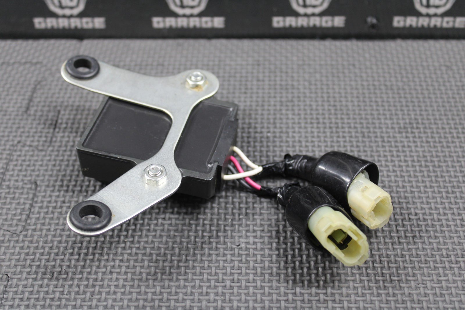 2020 YAMAHA 19 - 22 YZ250F OEM RECTIFIER VOLTAGE REGULATOR B7B - 81960 - 00 - 00 GOOD - hggarage