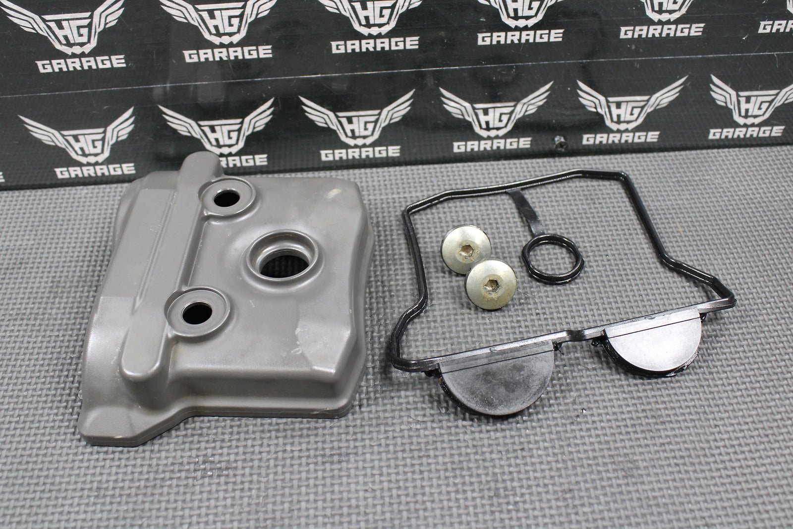 2018 SUZUKI RMZ450 OEM ENGINE MOTOR CYLINDER HEAD VALVE COVER COVER 11171 - 28H00 - hggarage