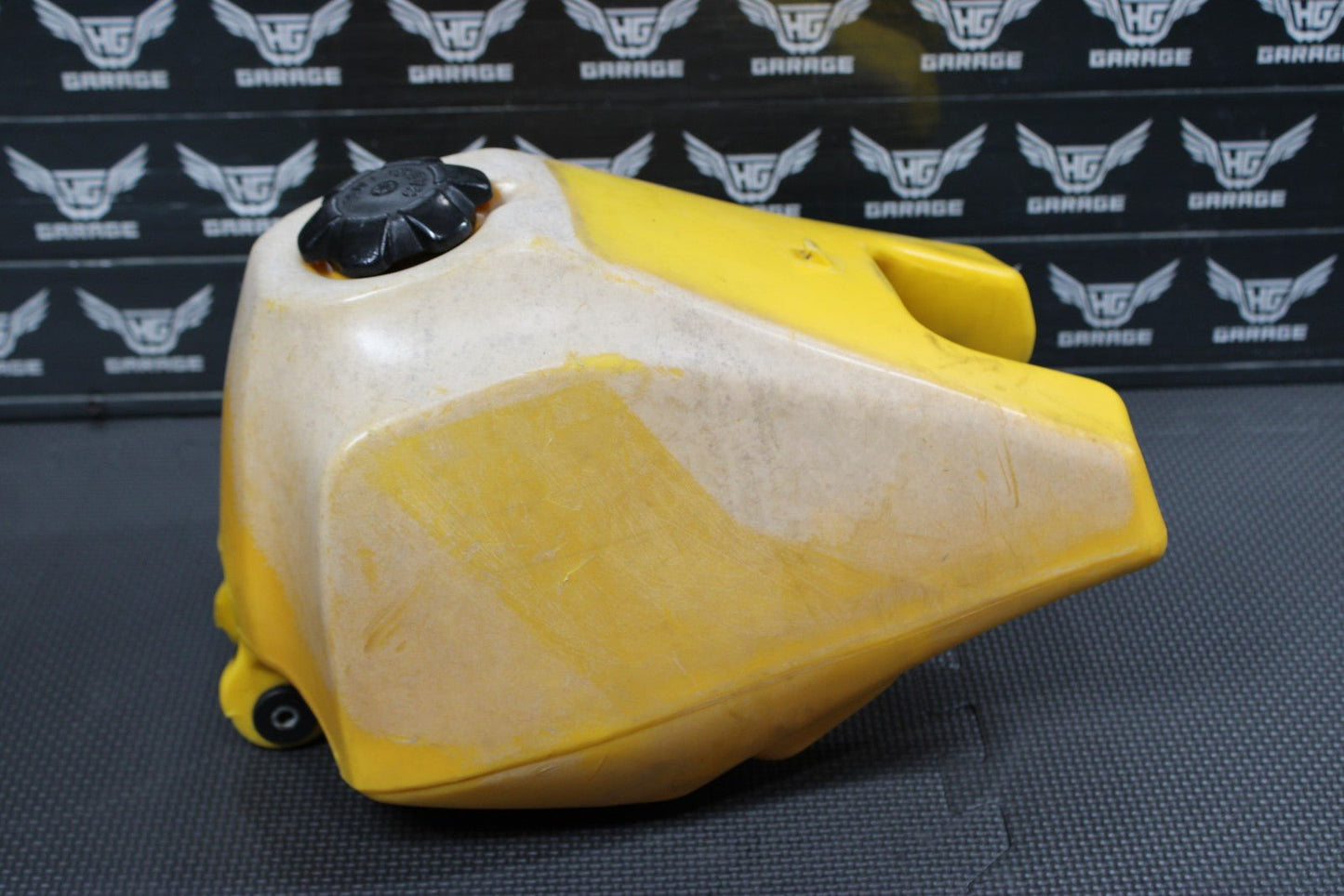 1985 YAMAHA PW80 83 - 85 OEM GAS TANK FUEL CELL RESERVOIR YELLOW 21W - 24110 - 00 - 00 - hggarage