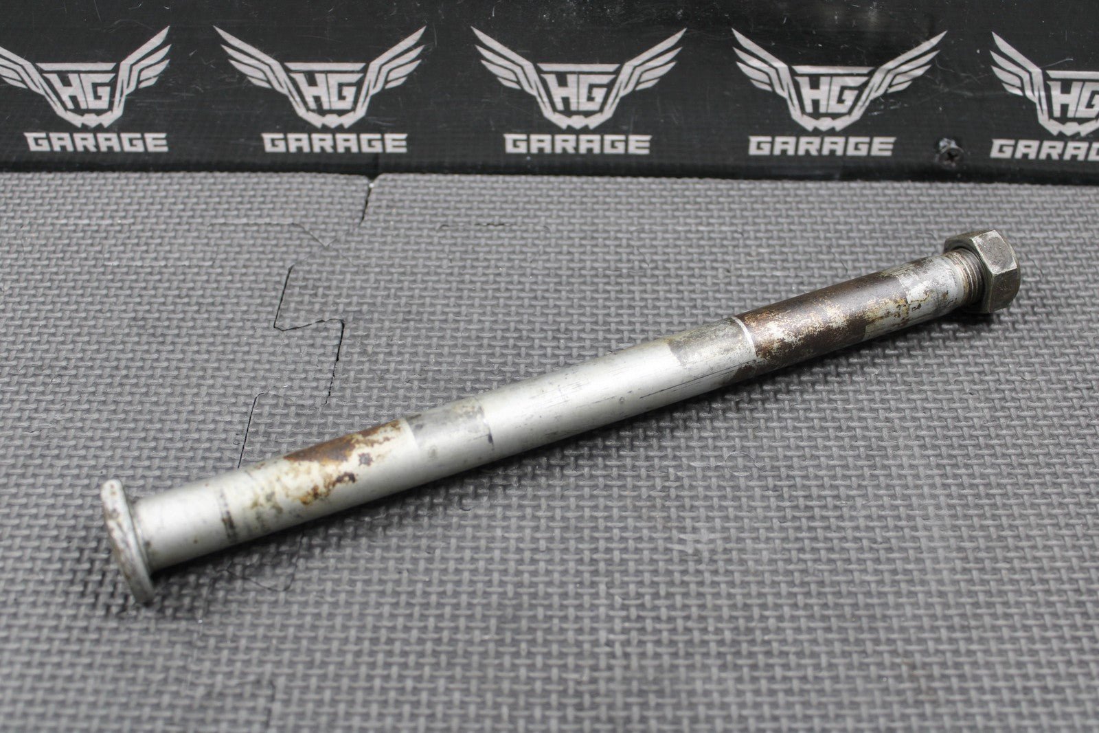 07 KAWASAKI KX250F OEM REAR BACK SWINGARM BOLT SUSPENSION PIVOT AXLE 33032 - 0012 - hggarage