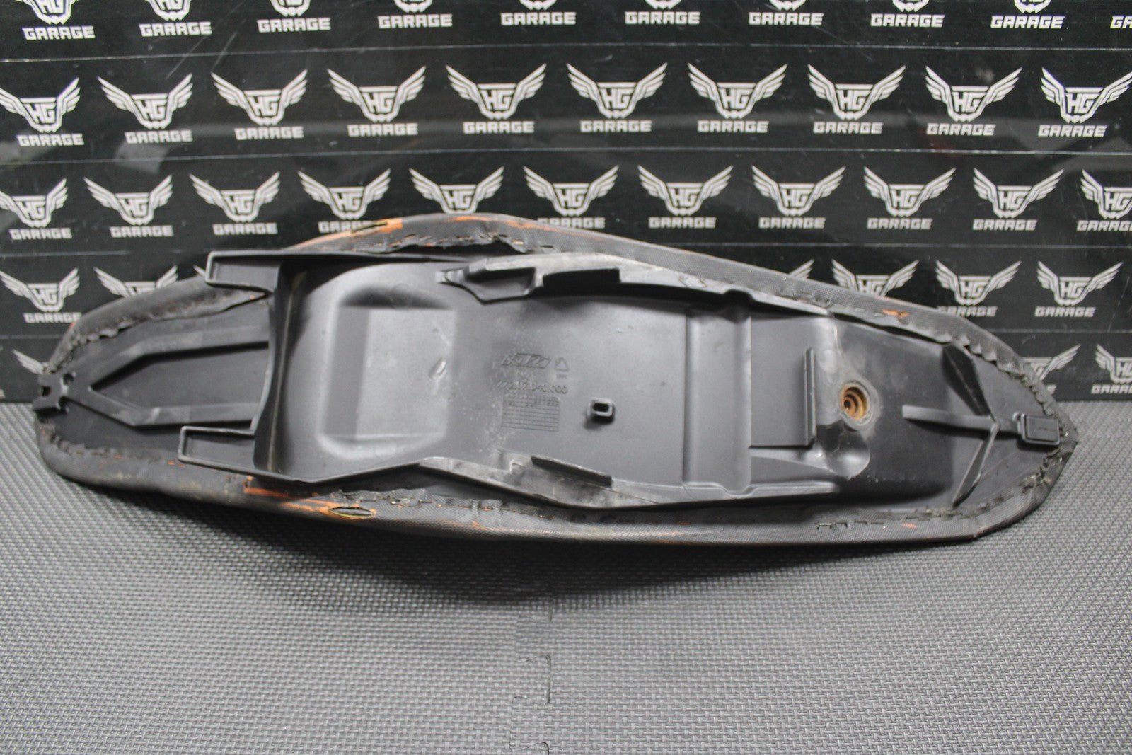 2013 KTM 450 SXF OEM SEAT SADDLE FOAM PAN COVER COMPLETE 77207040200 - hggarage