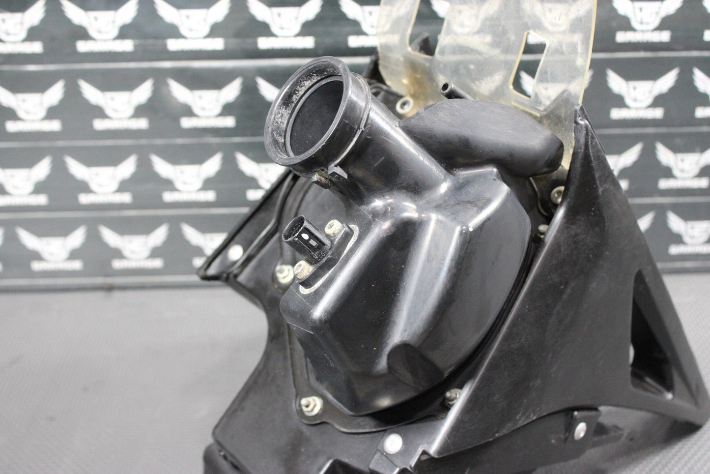 2014 KAWASAKI 13 - 16 KX250F OEM AIRBOX INTAKE AIR CLEANER CASE 59006 - 0011 - hggarage