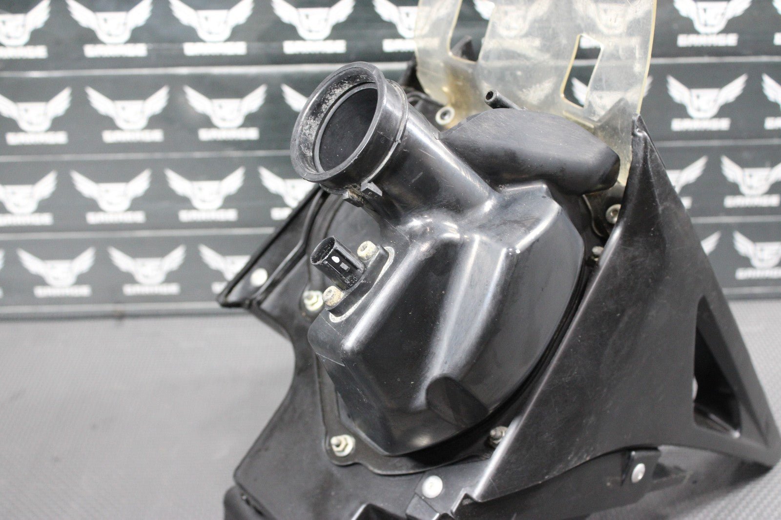 2014 KAWASAKI 13 - 16 KX250F OEM AIRBOX INTAKE AIR CLEANER CASE 59006 - 0011 - hggarage