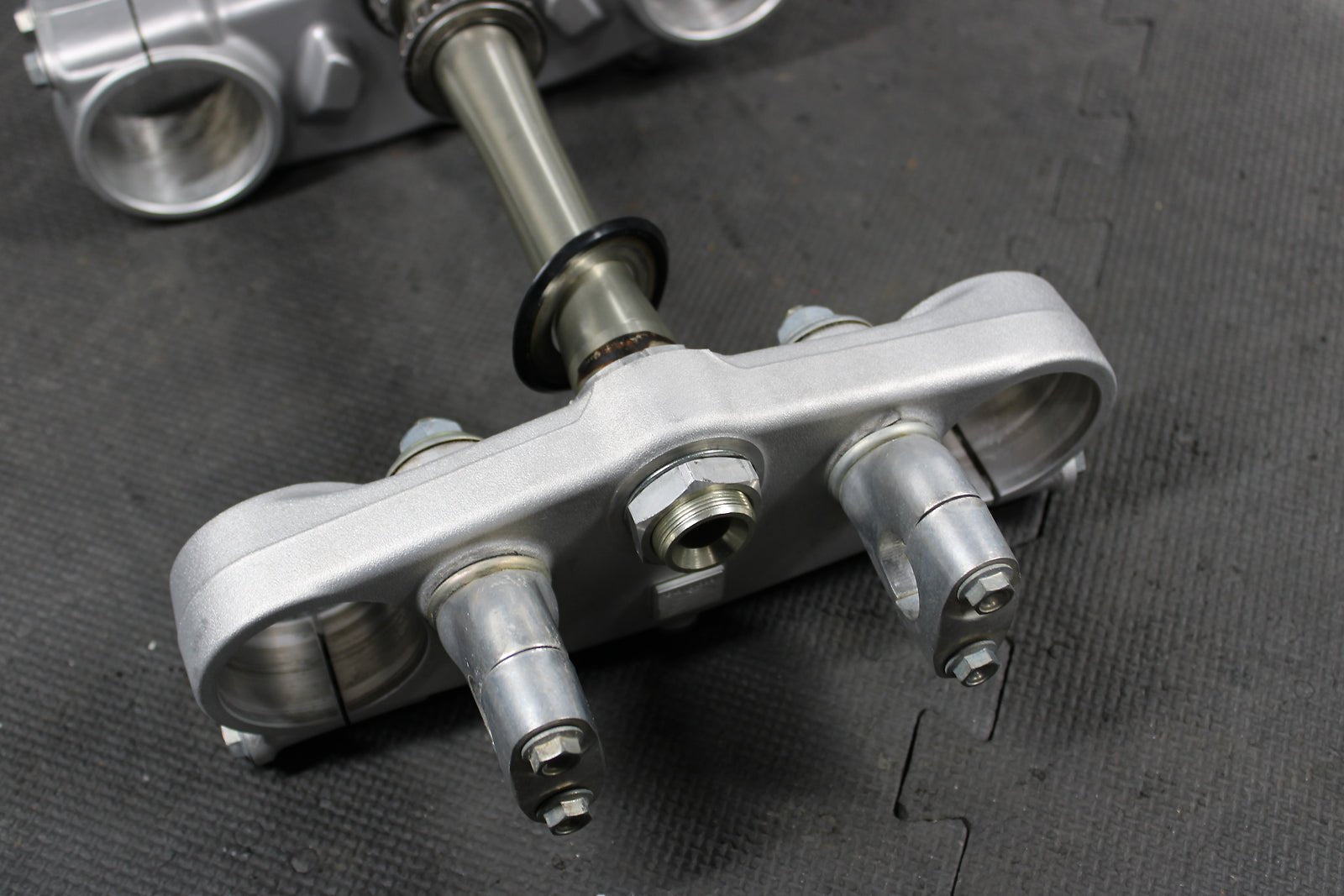 2002 HONDA CRF450R OEM FRONT FORKS LOWER UPPER TRIPLE TREE STEM NICE! - hggarage