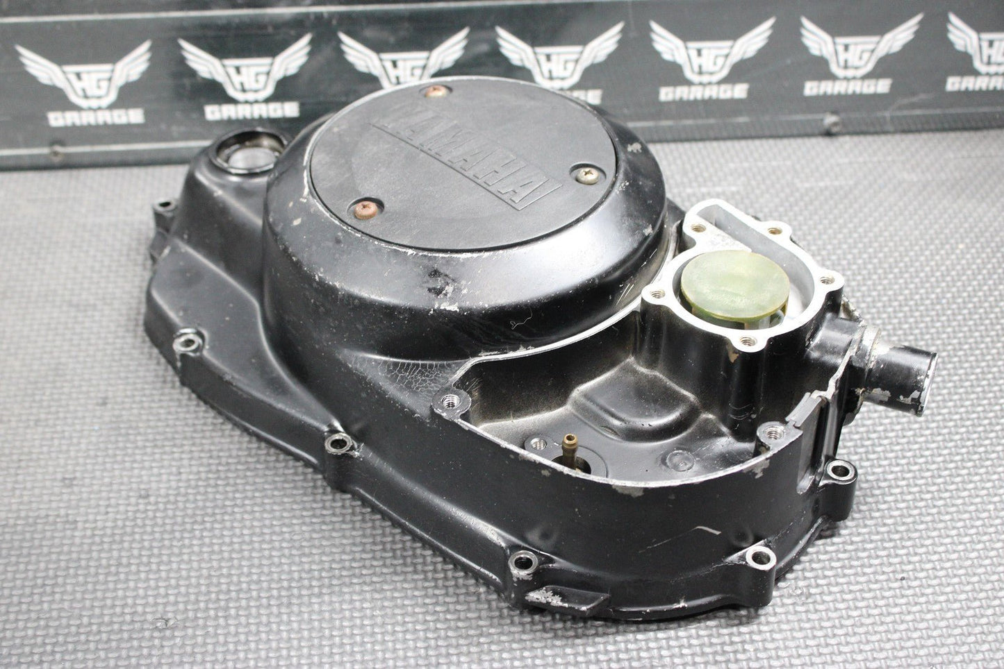 1991 YAMAHA BANSHEE 350 OEM ENGINE MOTOR RIGHT SIDE CLUTCH COVER 2GU - 15421 - 00 - 00 - hggarage