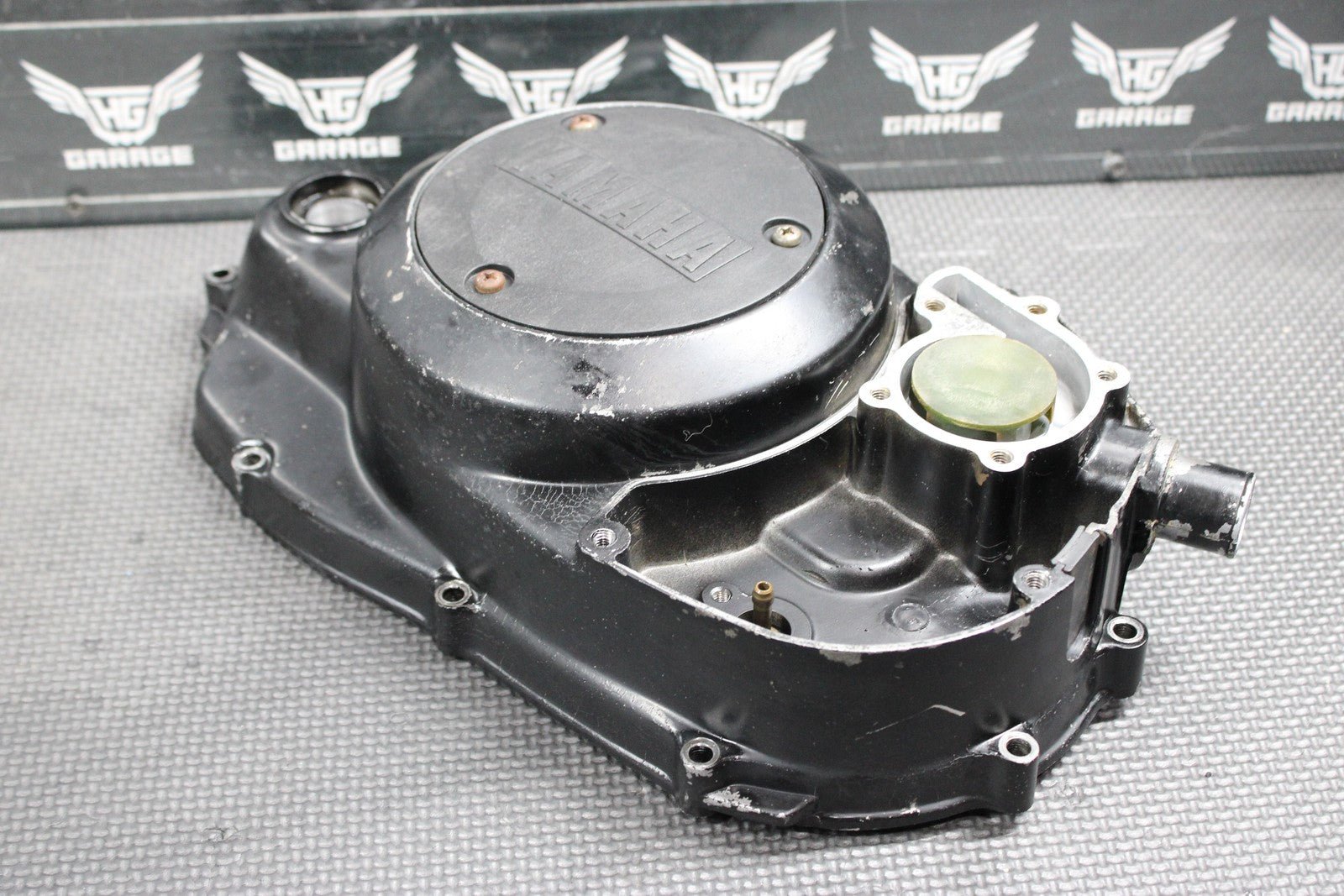 1991 YAMAHA BANSHEE 350 OEM ENGINE MOTOR RIGHT SIDE CLUTCH COVER 2GU - 15421 - 00 - 00 - hggarage