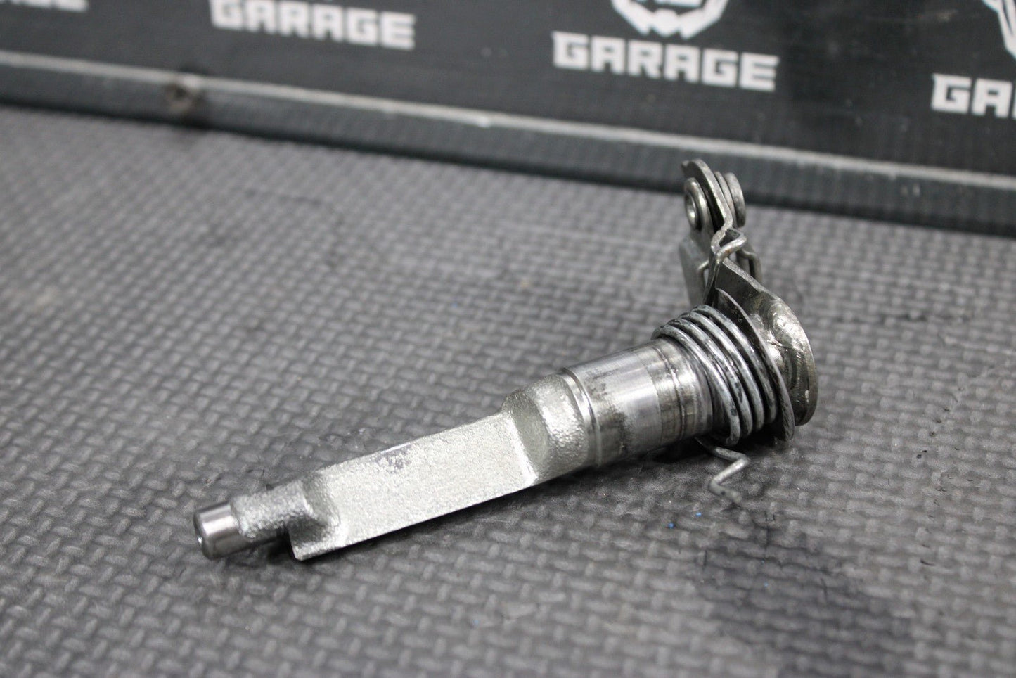 1991 YAMAHA BANSHEE 350 OEM CLUTCH PUSH LEVER ACTUATORCABLE HOLDER - hggarage