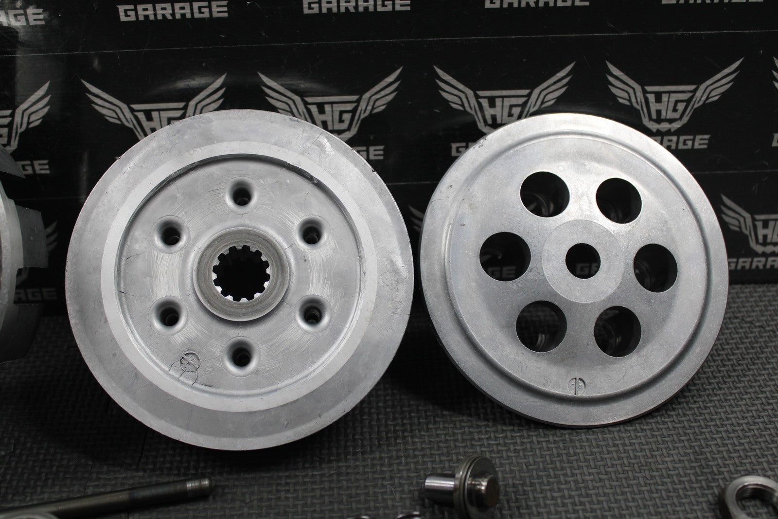 2001 HONDA 92 - 07 CR250R OEM CLUTCH BASKET PRESSURE PLATE CENTER HUB 22100 - KSK - 67 - hggarage