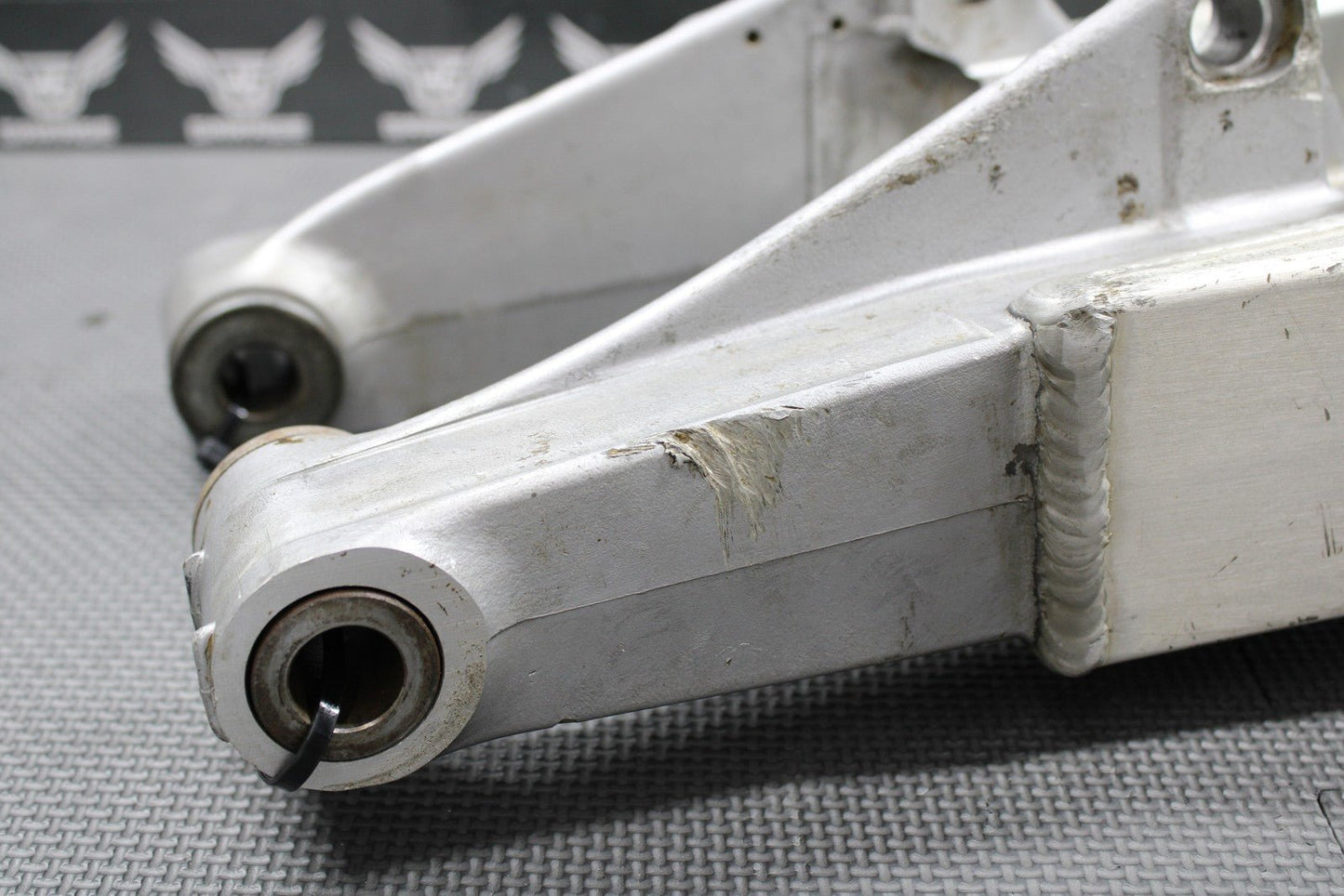 1994 SUZUKI 93 - 95 RM125 RM250 OEM SWINGARM SWING ARM SUSPENSION 61000 - 28E11 GOOD - hggarage
