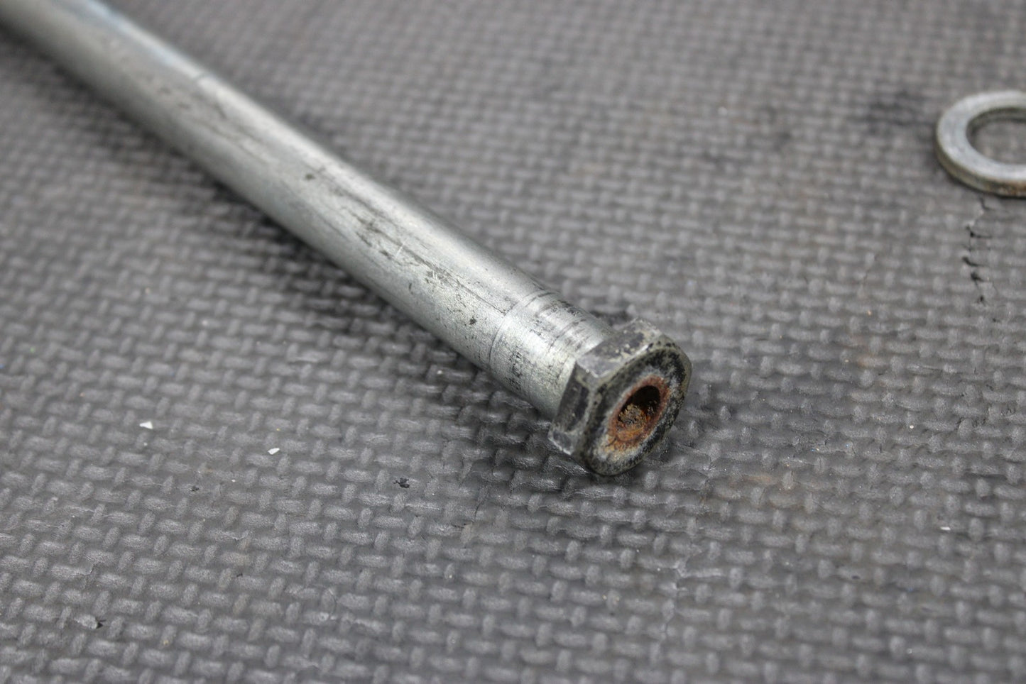 1991 YAMAHA 87 - 06 BANSHEE 350 OEM REAR SWINGARM BACK SUSPENSION PIVOT BOLT - hggarage