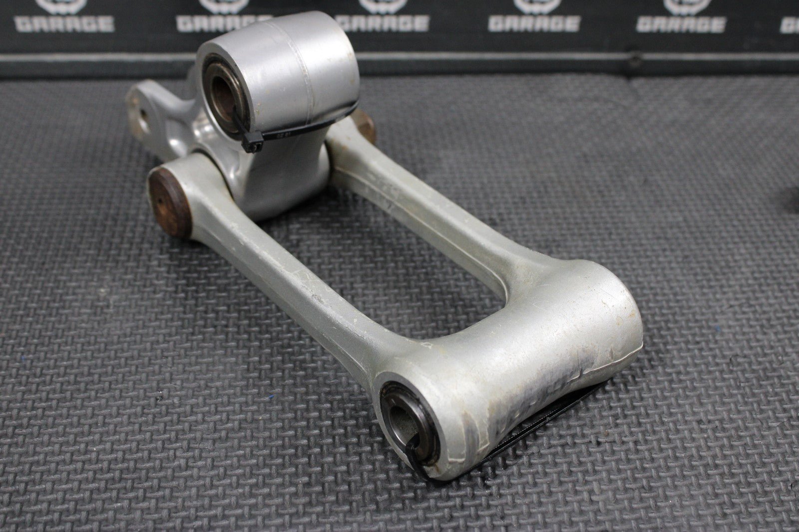 2006 YAMAHA YZ450F OEM REAR SHOCK LINKAGE LINKS RELAY ARM 5XC - 2217A - 90 - 00 - hggarage