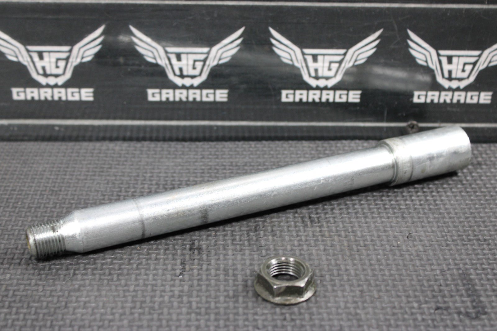 2005 YAMAHA YZ450F OEM FRONT WHEEL RIM AXLE PIVOT BOLT 1C3 - 25181 - 00 - 00 MINT! - hggarage