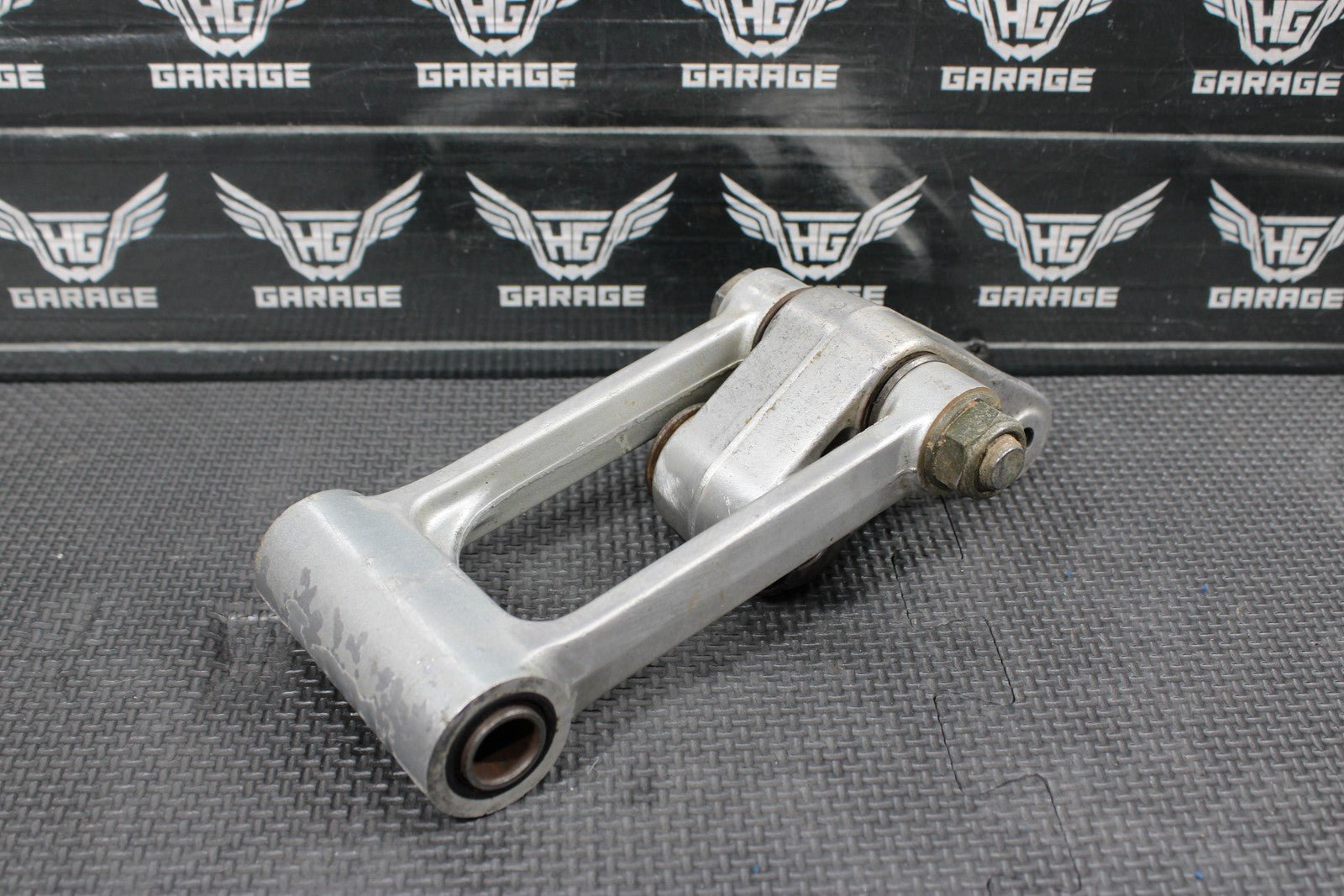 2001 YAMAHA YZ250 99 - 01 OEM REAR SHOCK LINKAGE LINKS RELAY ARM 5DH - 2217F - 01 - 00 - hggarage