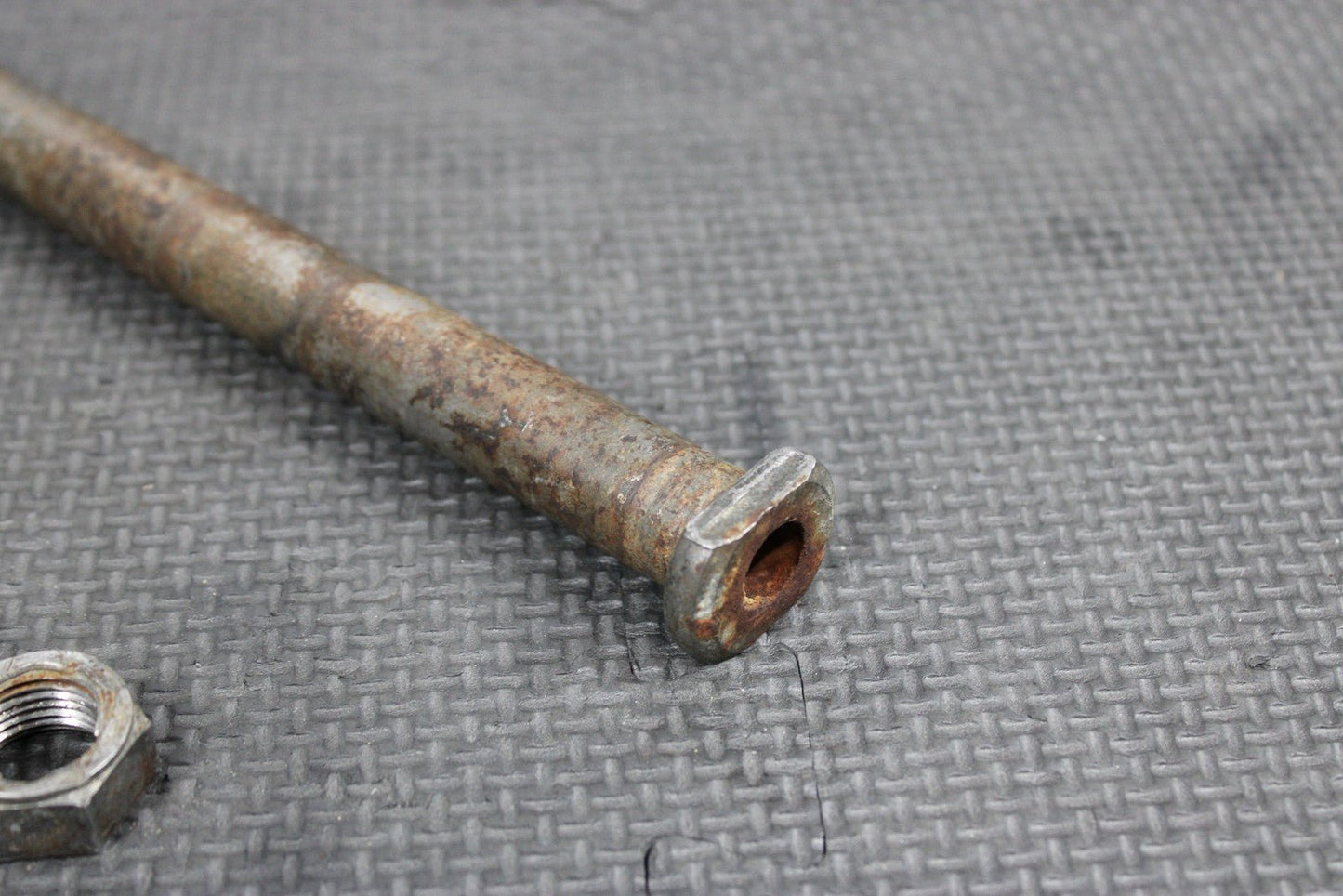 1996 SUZUKI RM250 OEM REAR BACK SWINGARM BOLT SUSPENSION PIVOT AXLE 61211 - 28C00 - hggarage