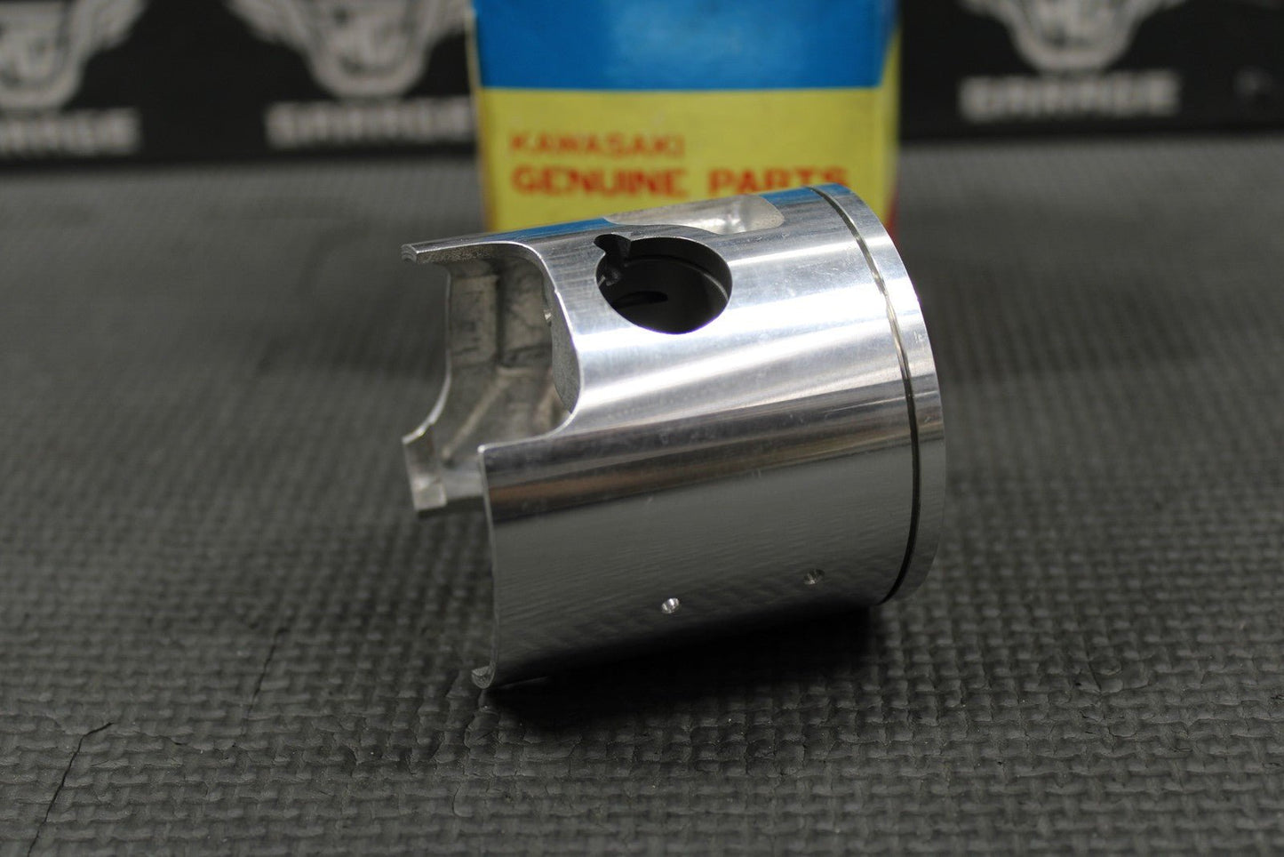 NEW NOS 1990 KAWASAKI KX125 GENUINE OEM "B" PISTON 13001 - 1314 - hggarage