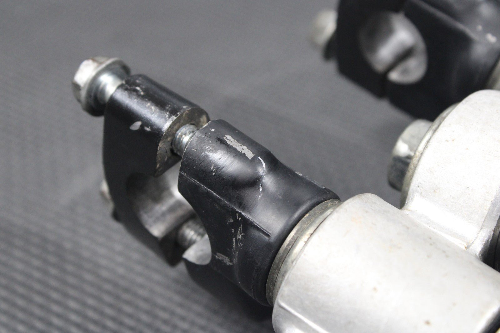 1986 KAWASAKI KDX200 OEM FRONT FORKS LOWER UPPER TRIPLE TREE STEM CLAMP SET - hggarage