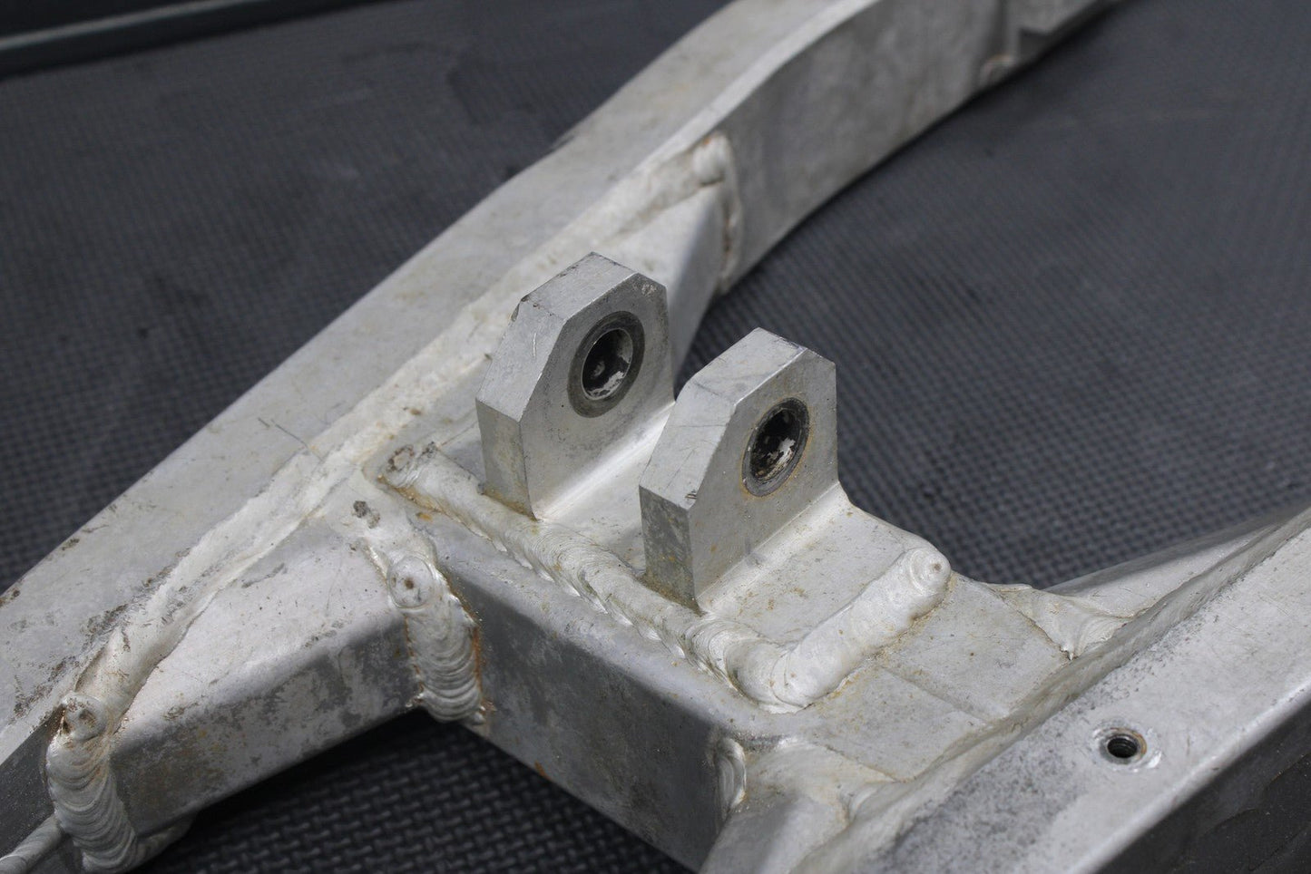 1986 KAWASAKI KDX200 OEM REAR SWINGARM SWING ARM SUSPENSION 33001 - 1259 - hggarage